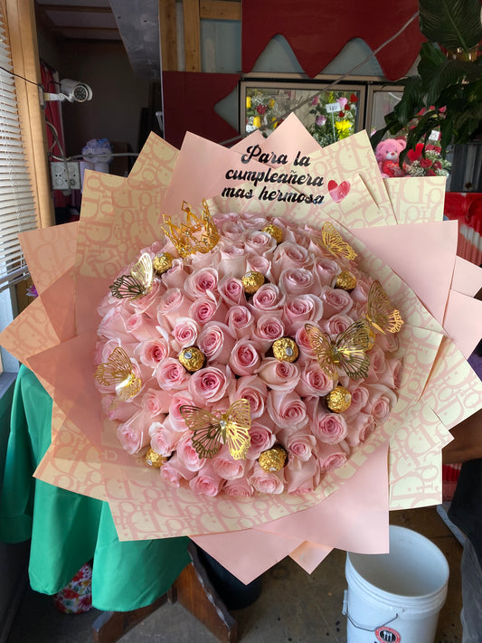 36 Roses & Stitch plush ❤️ – bouquetsbyrubyhtx