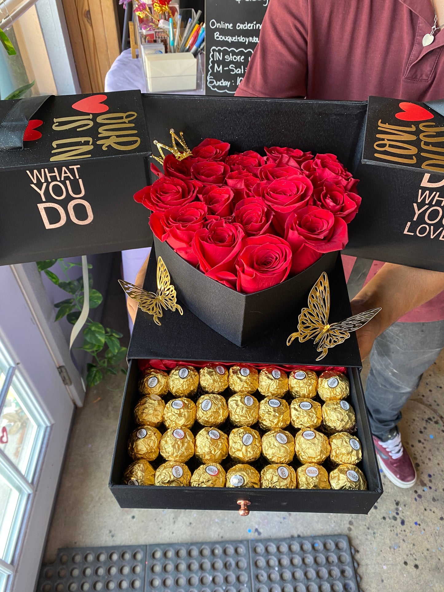 Surprise Luxury Box (Roses&Choc)❤️ 1 box