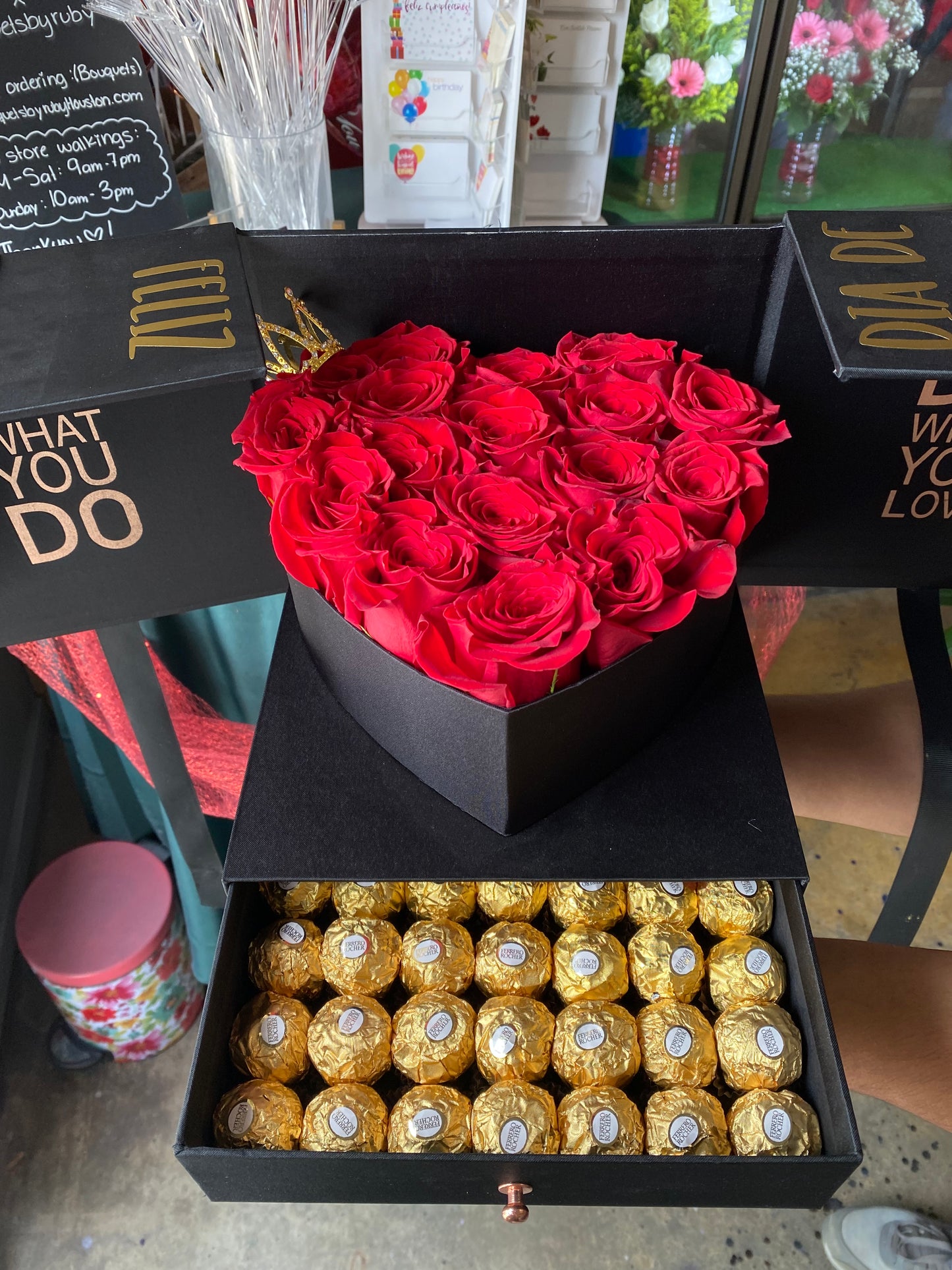 Surprise Luxury Box (Roses&Choc)❤️ 1 box