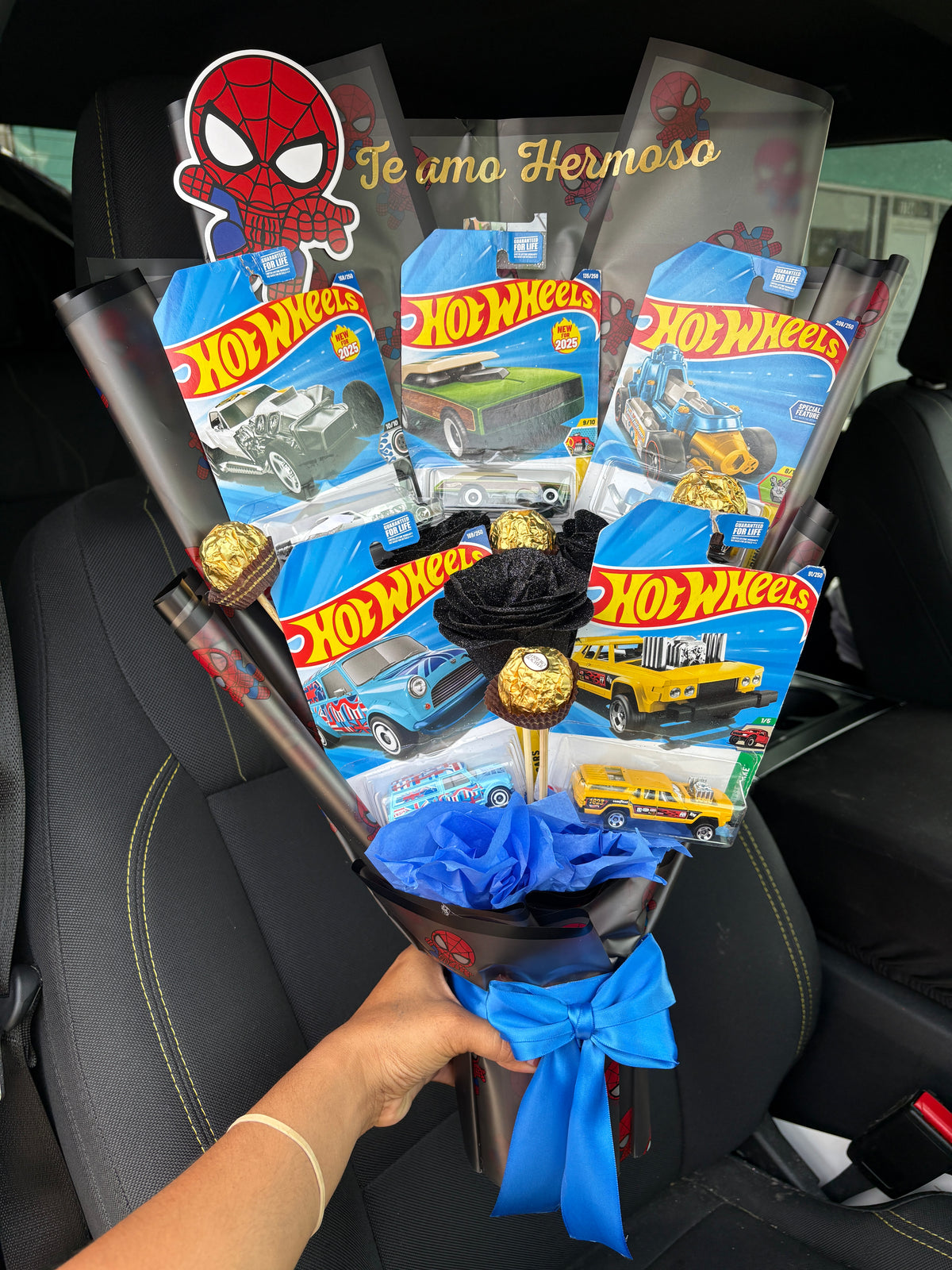 5 cars bouquet + 3 eternal + 4 chocolate + Spiderman topper 💙