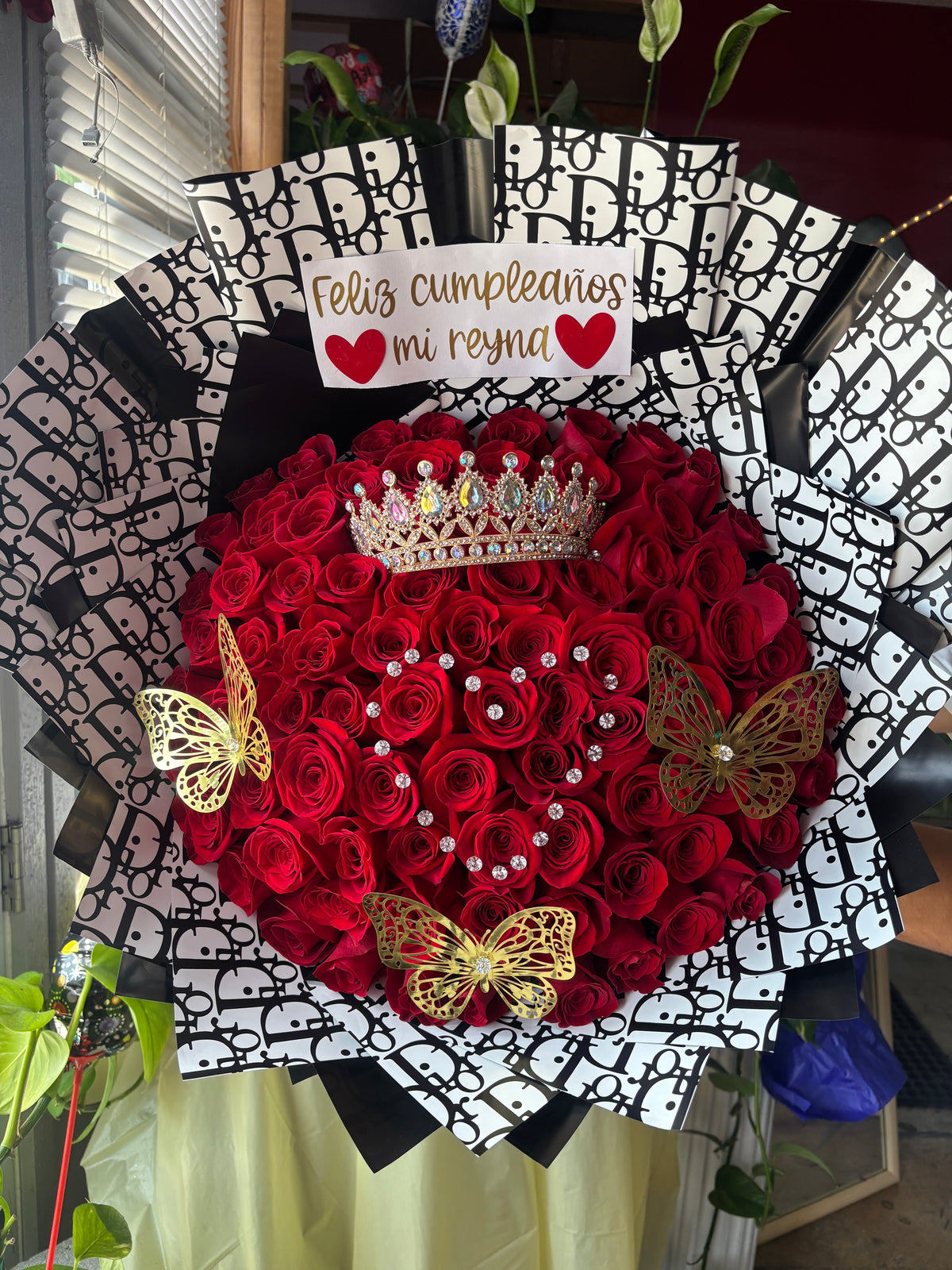 75 roses diamond heart ️