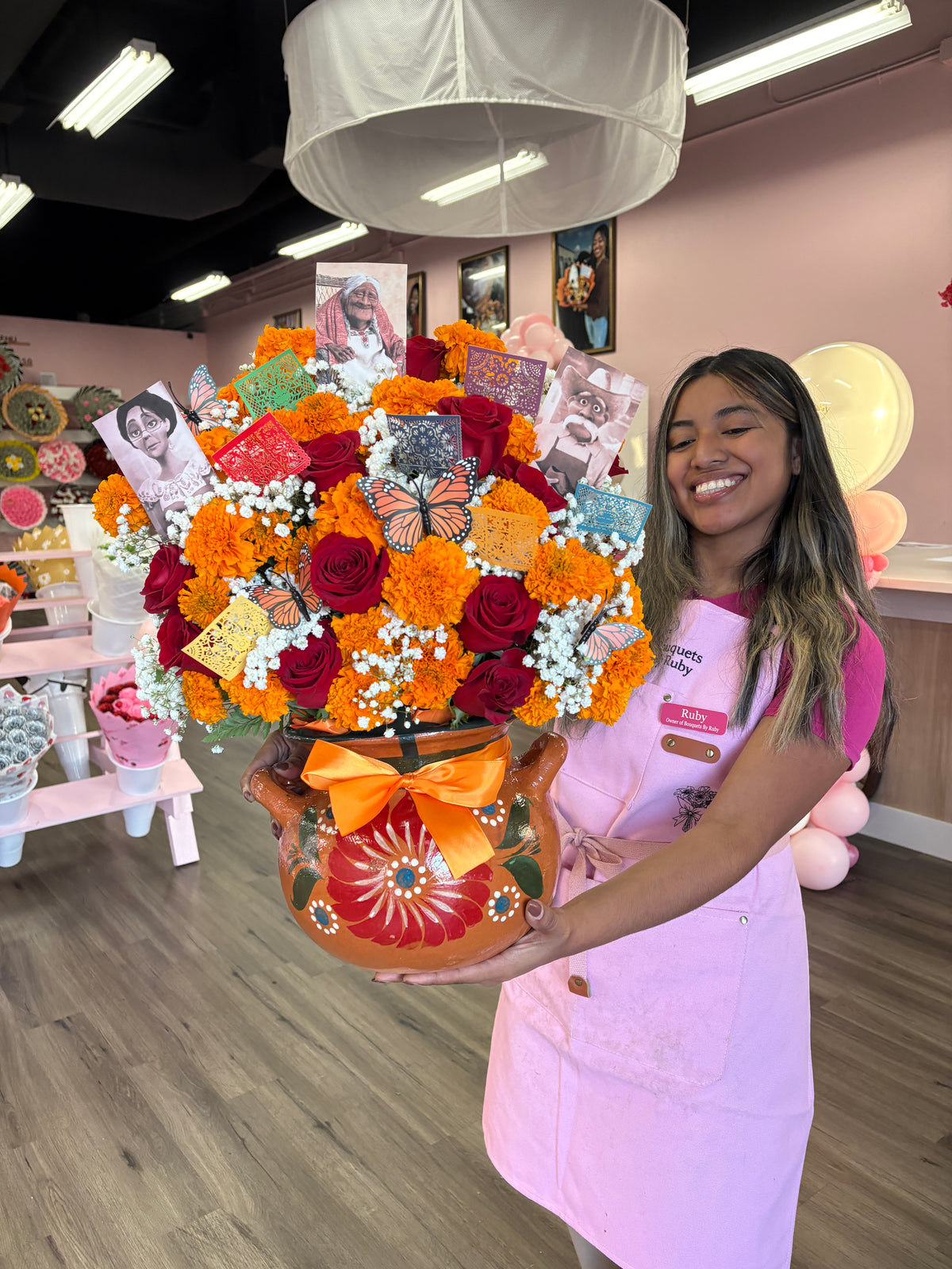 12 red roses + 2 bunchCempasuchil photo memory deluxe 🧡🕯️