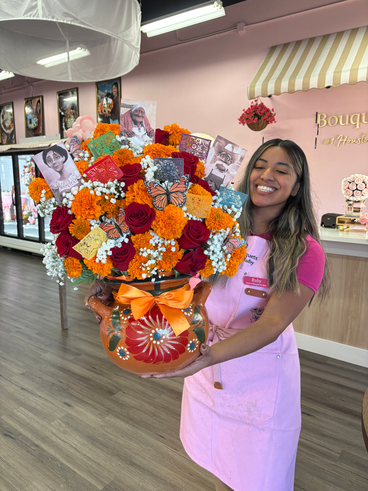 12 red roses + 2 bunchCempasuchil photo memory deluxe 🧡🕯️