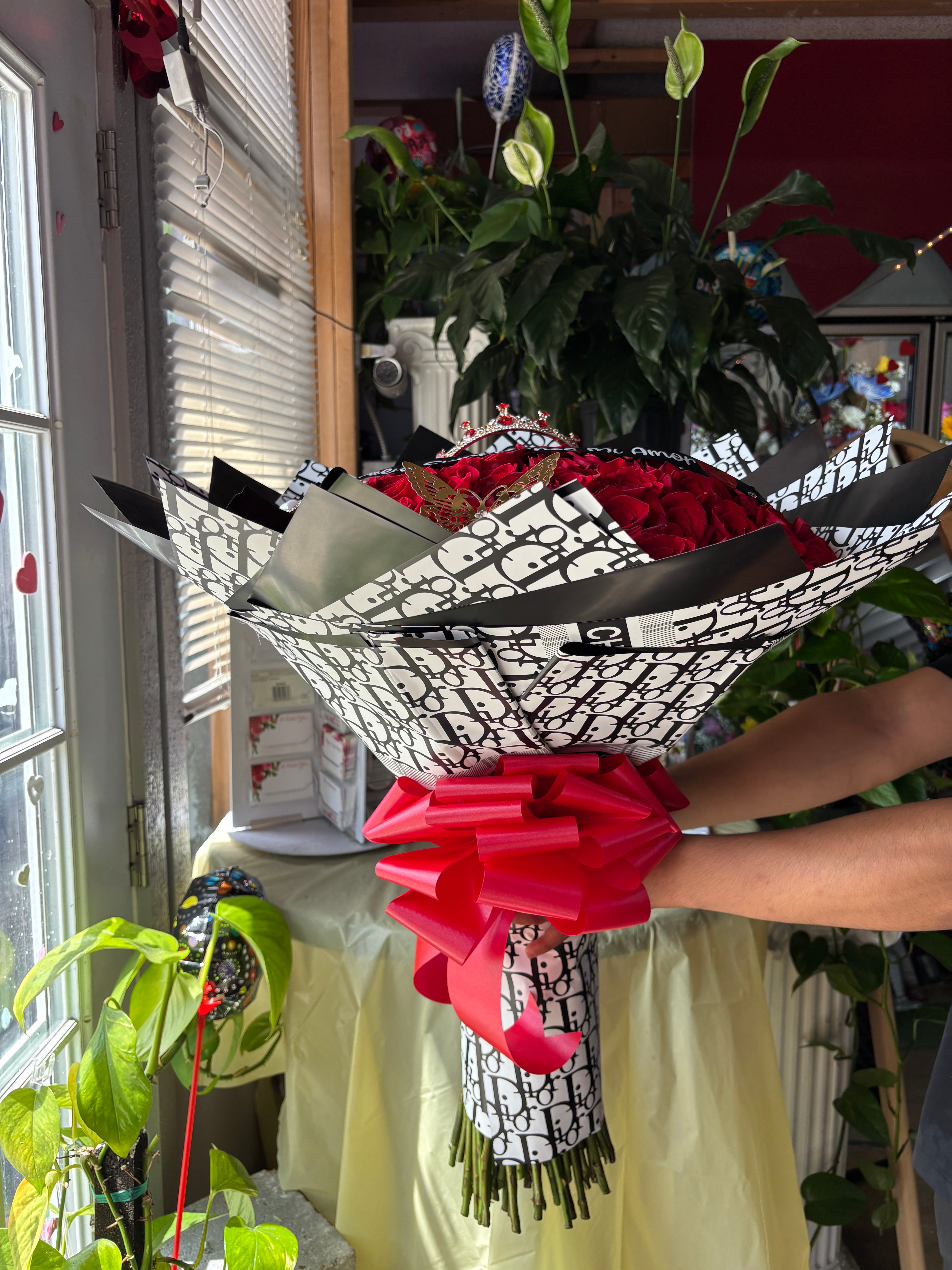 100 spiral love roses for My Queen❤️✨