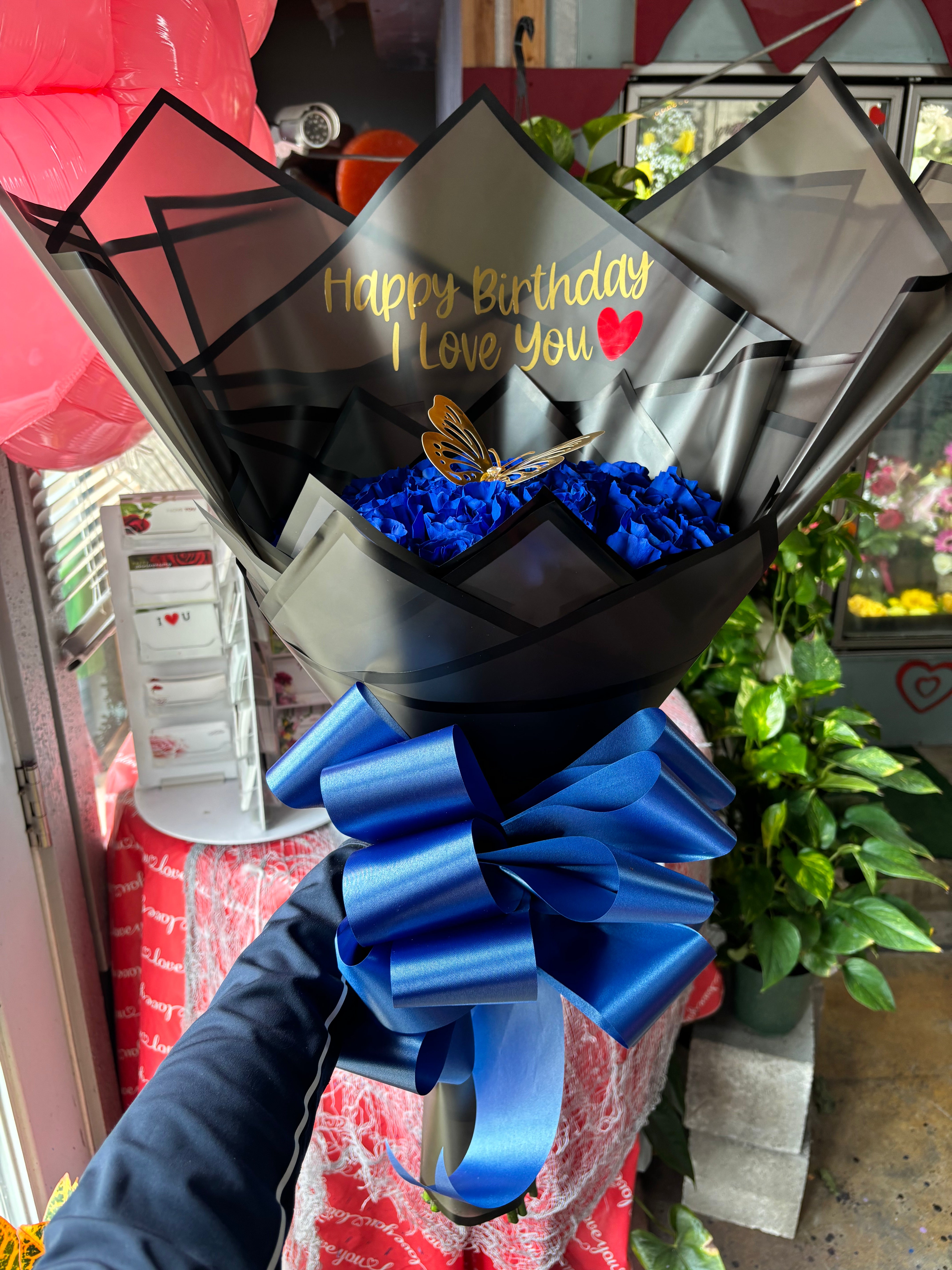 24 blue roses luxury touch 💙