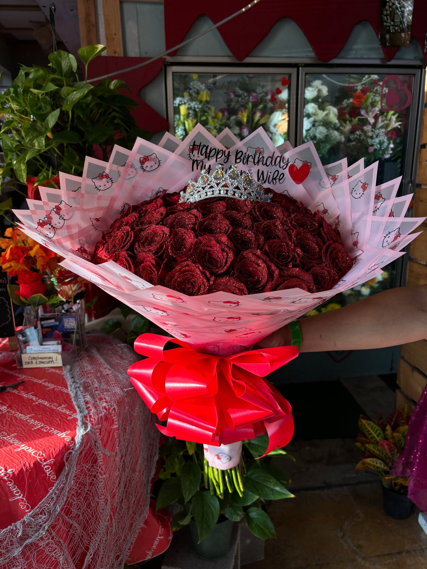 50 Red glitter roses for my queen  🌹