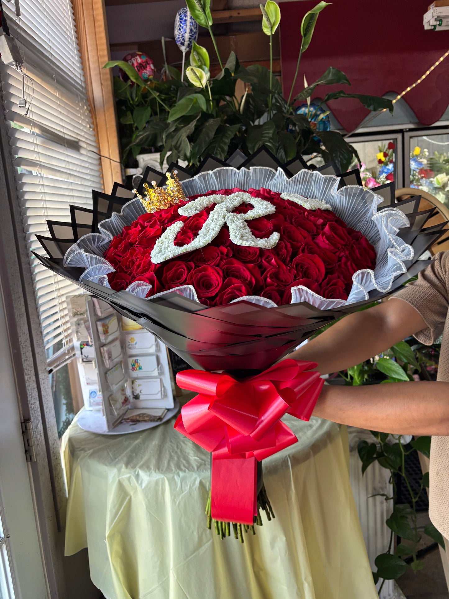 75 Red Ecuadorian roses + initial ❤️
