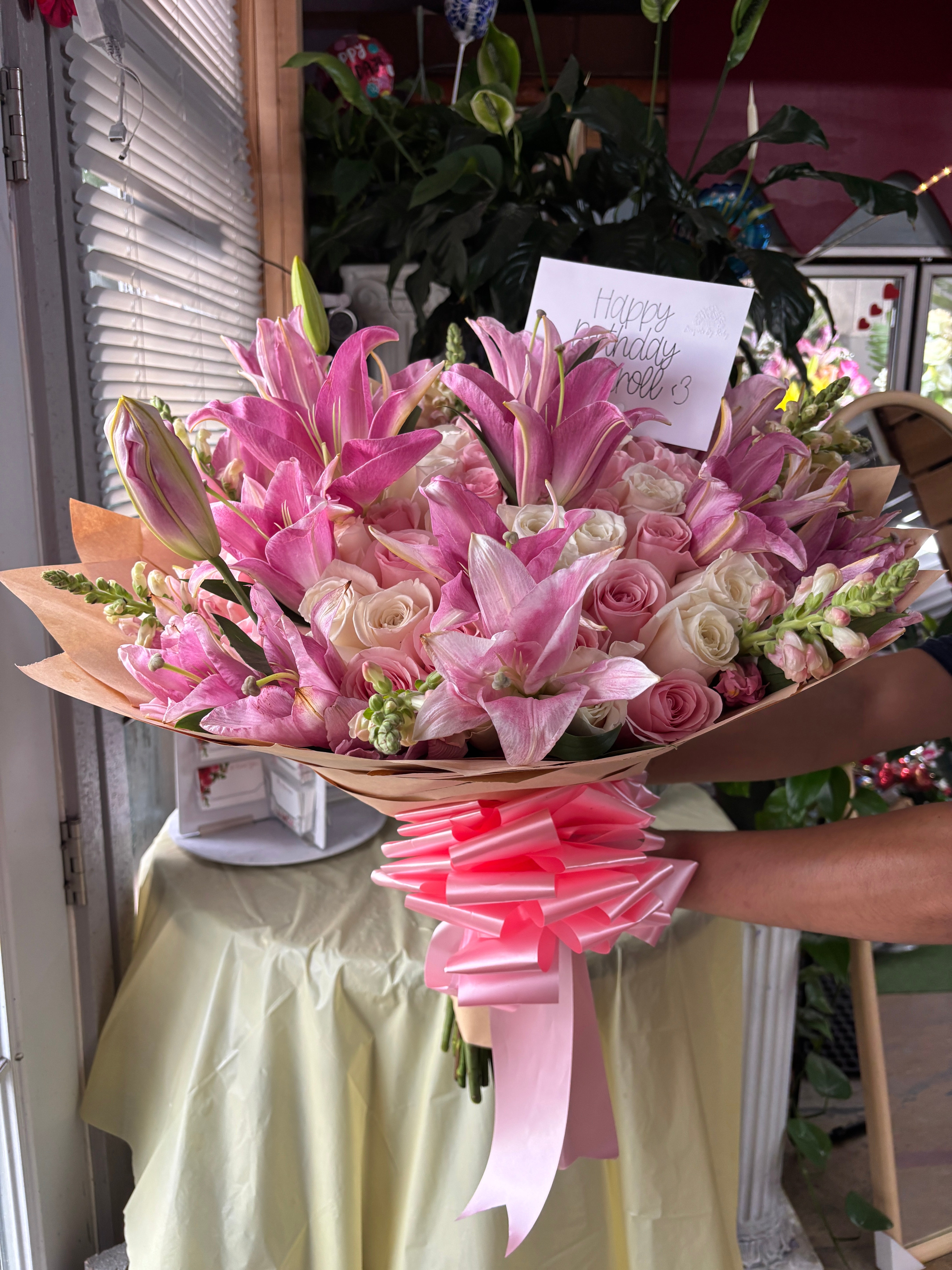 50 roses + lily rim 🎀