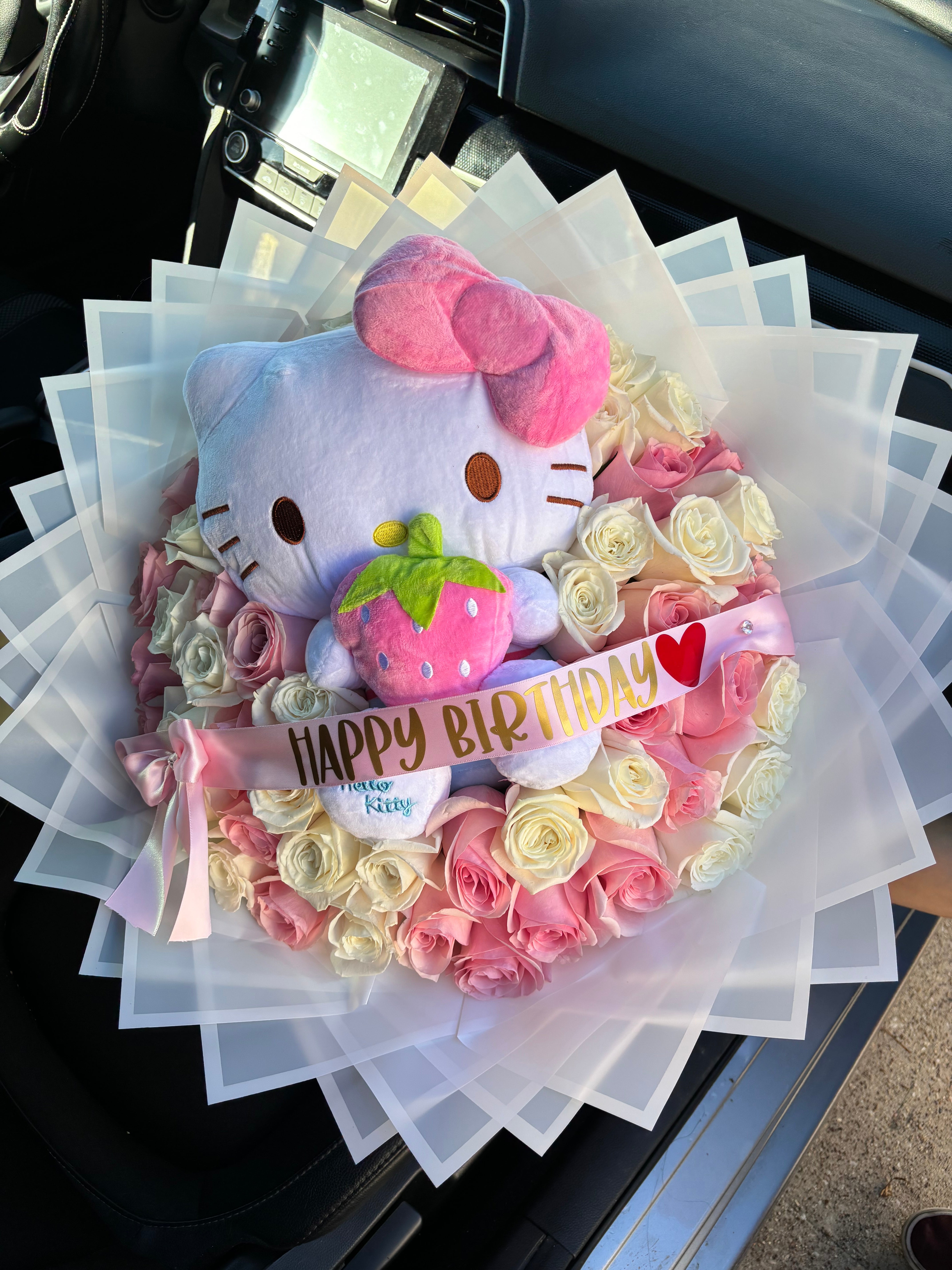 50 roses + Medium HK in the middle 🎀