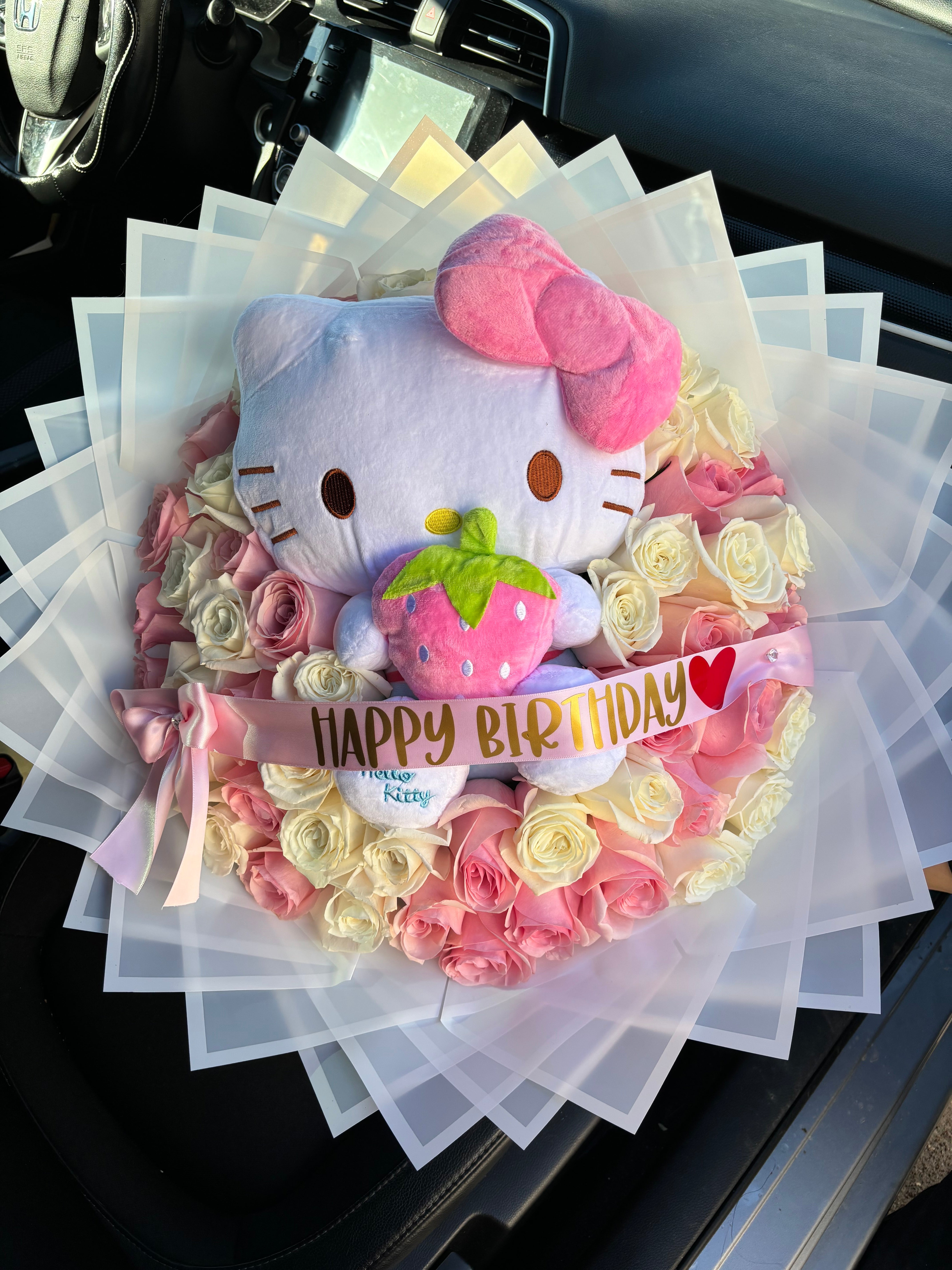 50 roses + Medium HK in the middle 🎀