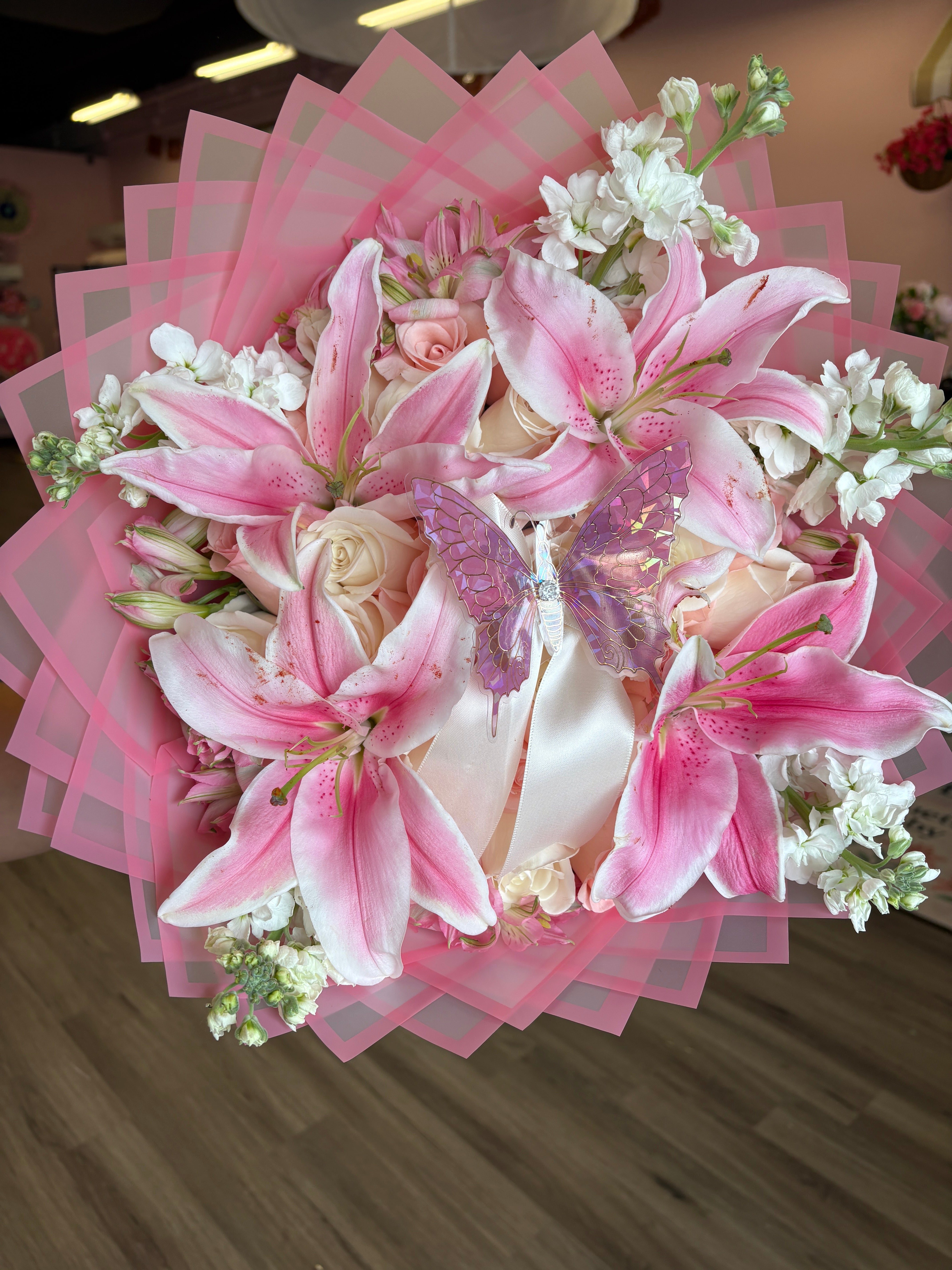24 ct pink & whites  Lily 🌺