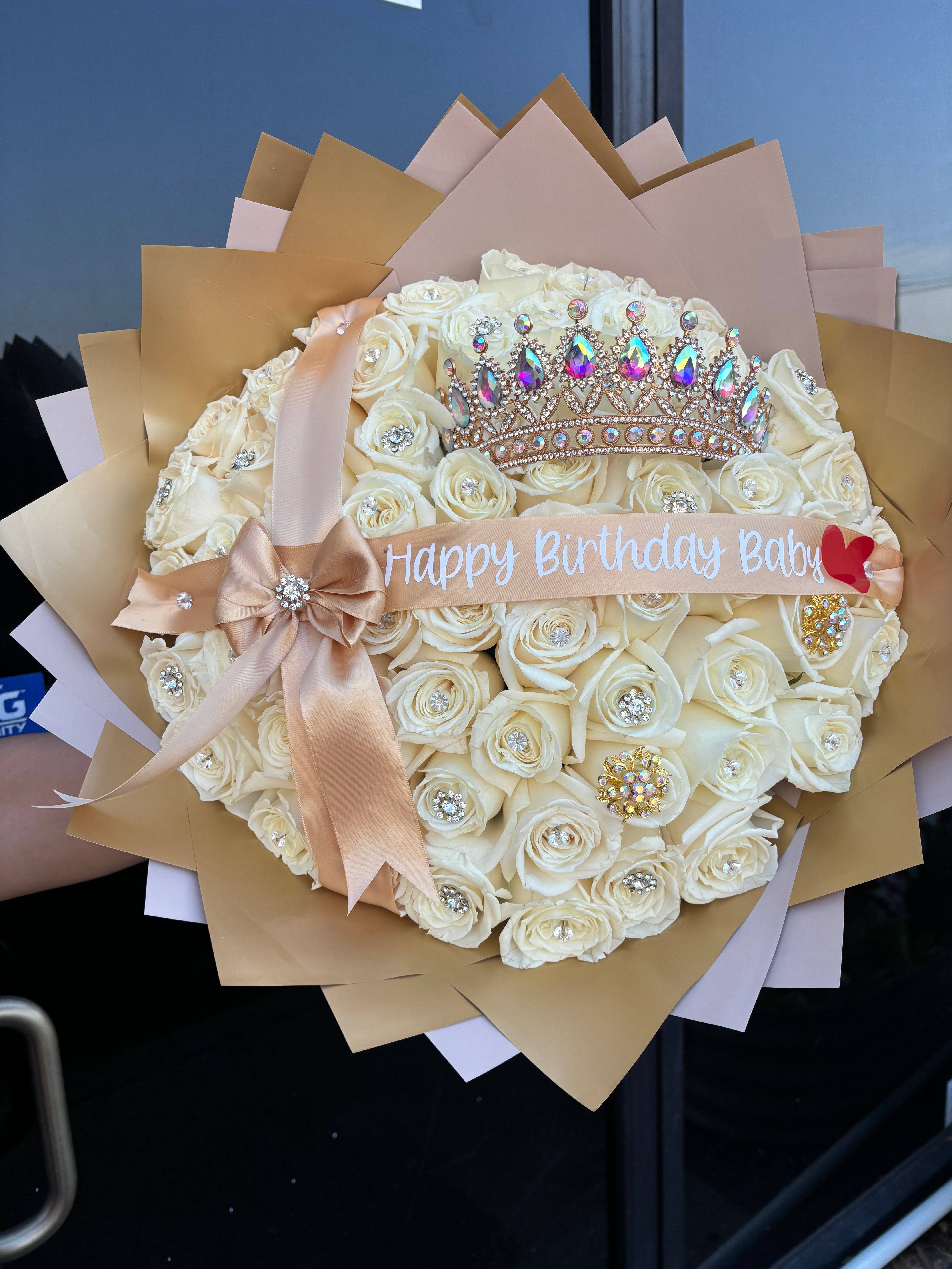 50 white roses gold accent deluxe ✨