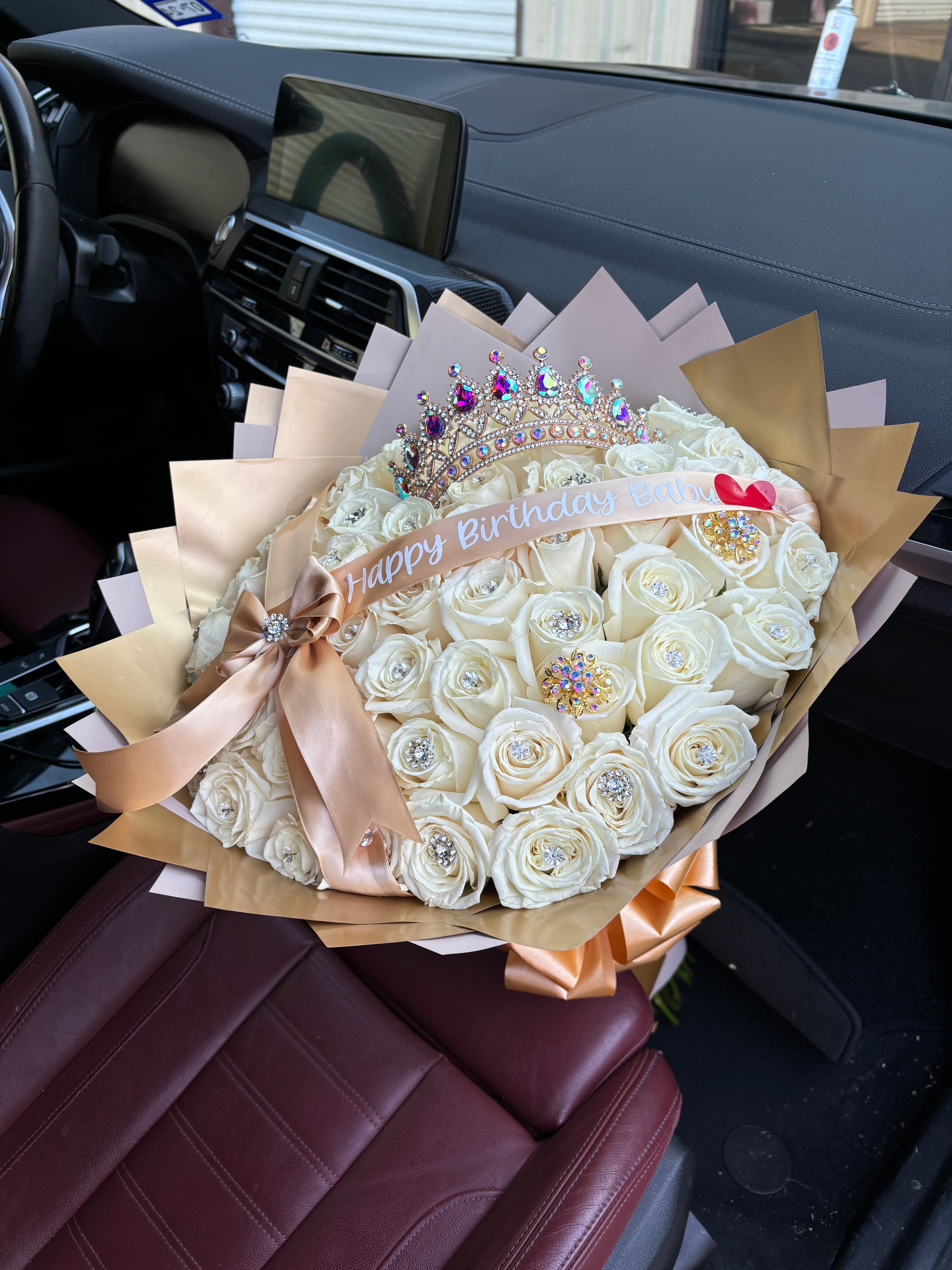 50 white roses gold accent deluxe ✨