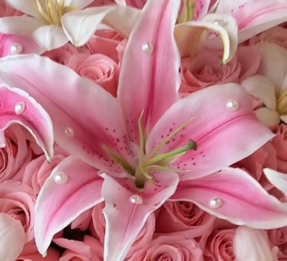 "Pearls on 4-5 middle lilies 🌸"