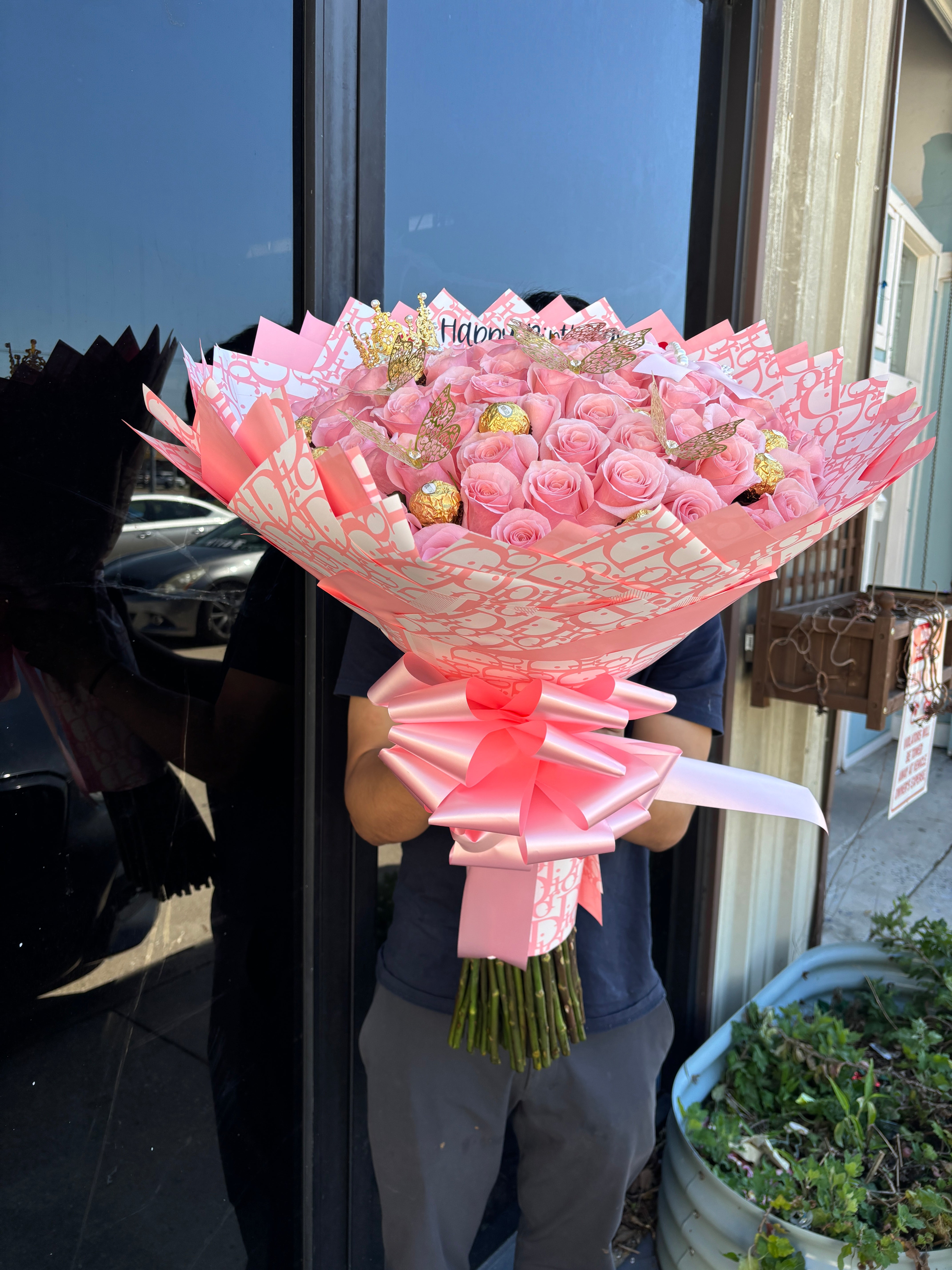 75 Pink Rose Deluxe with chocolate 🍫