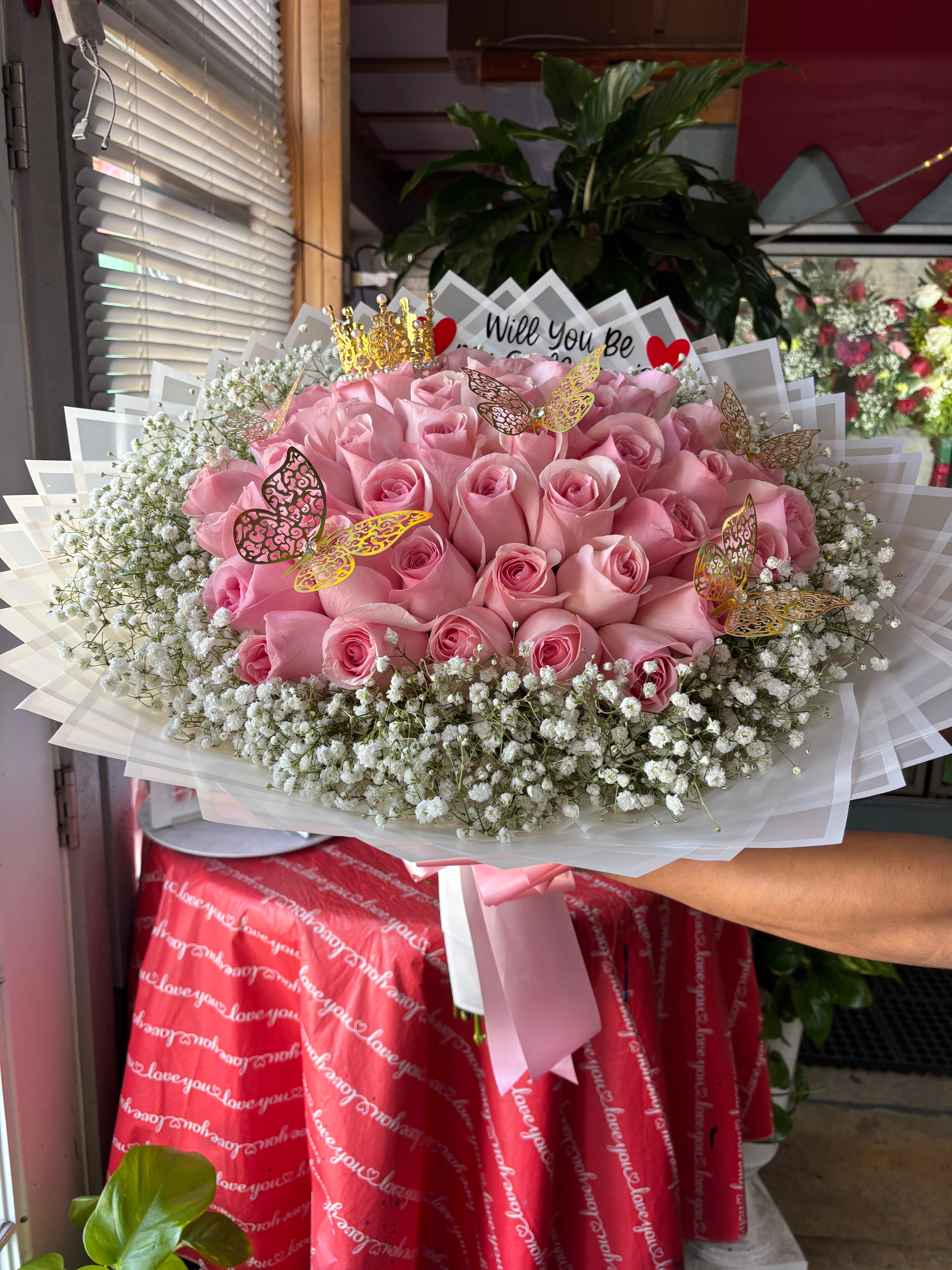50 pink roses + babysbreath 💖