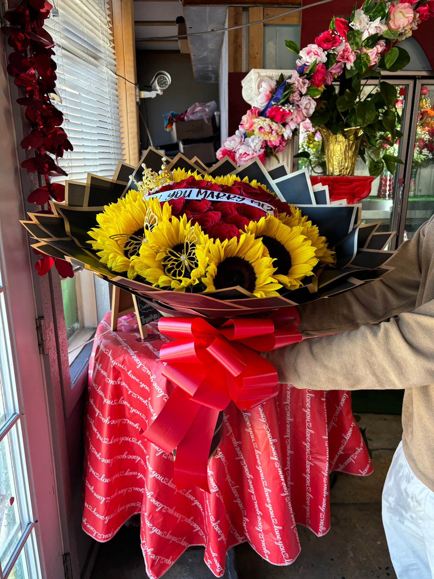 24 rose heart shape with sunflower love rim