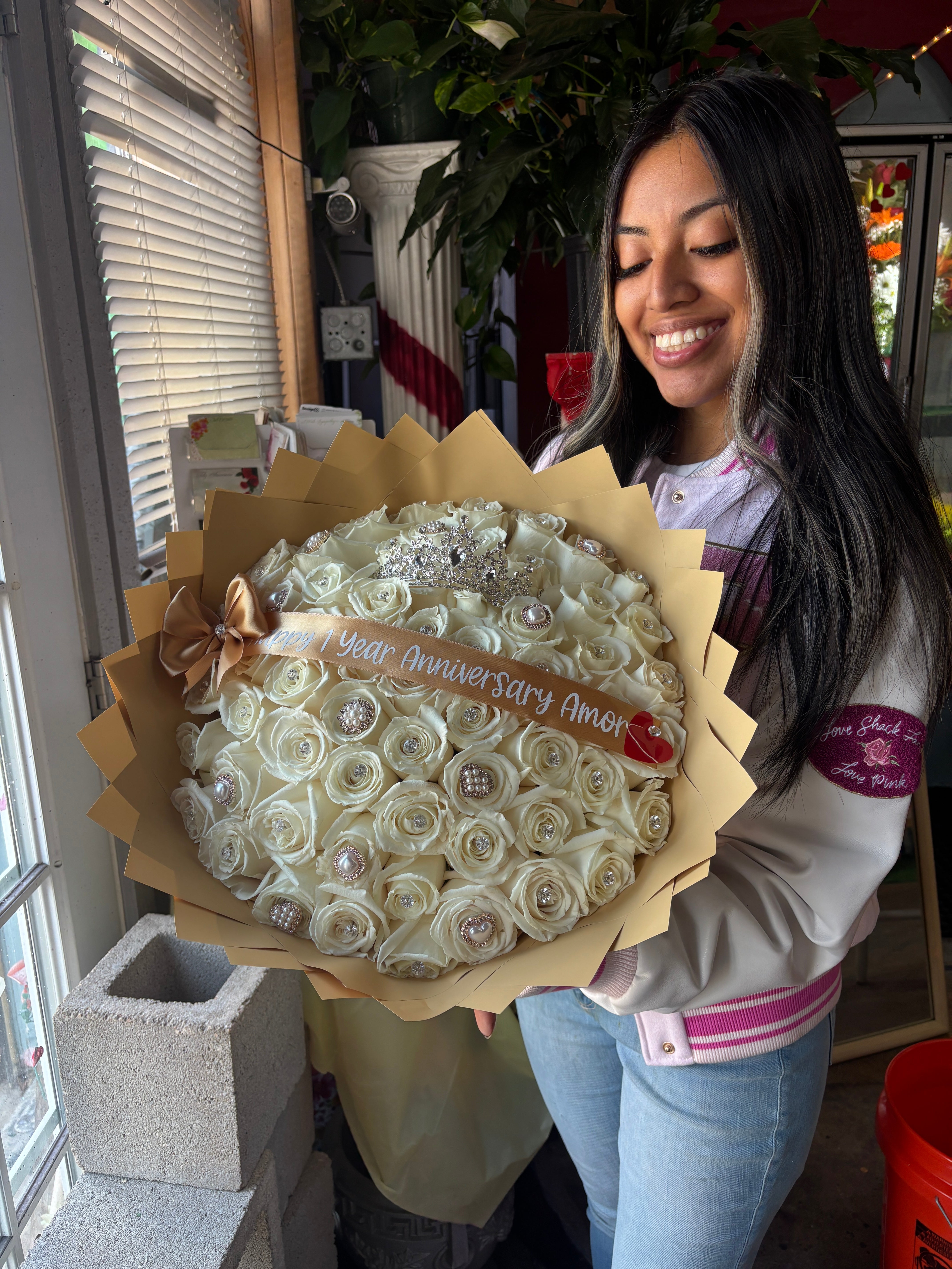 50 soft white roses with golden add ons✨