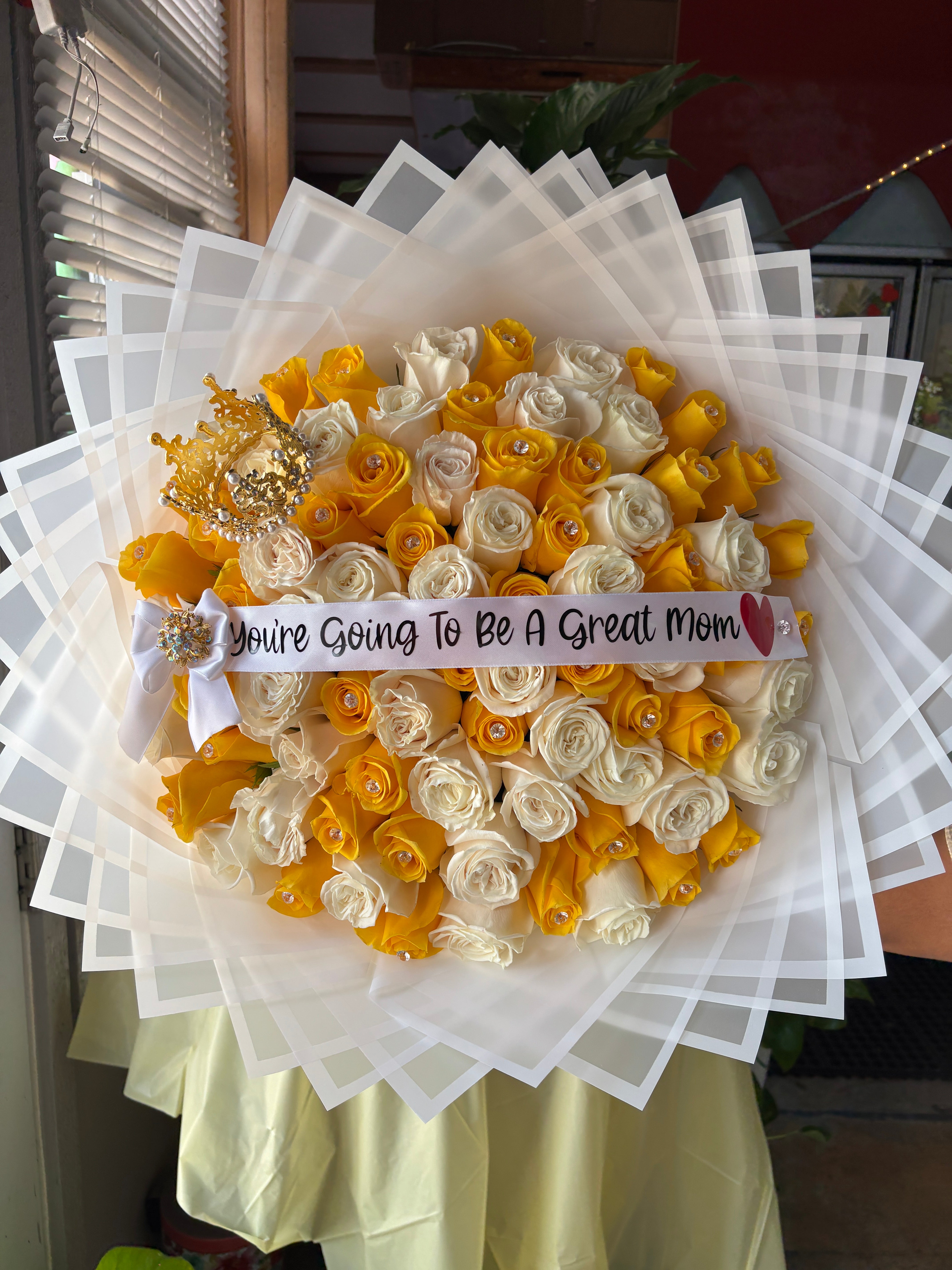 75 diamond love white &yellow roses ✨