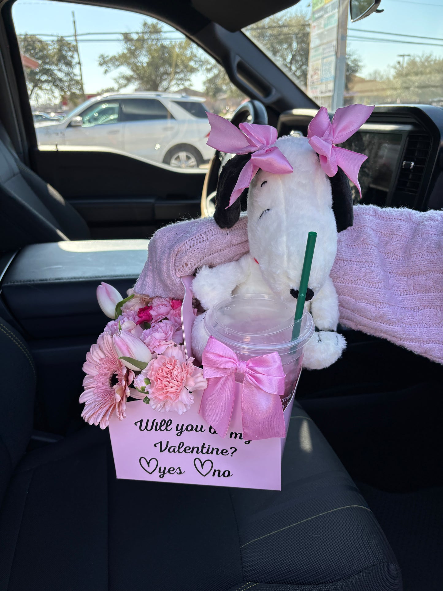 Cup holder Arrangement + plush ( NO DRINK!)💘