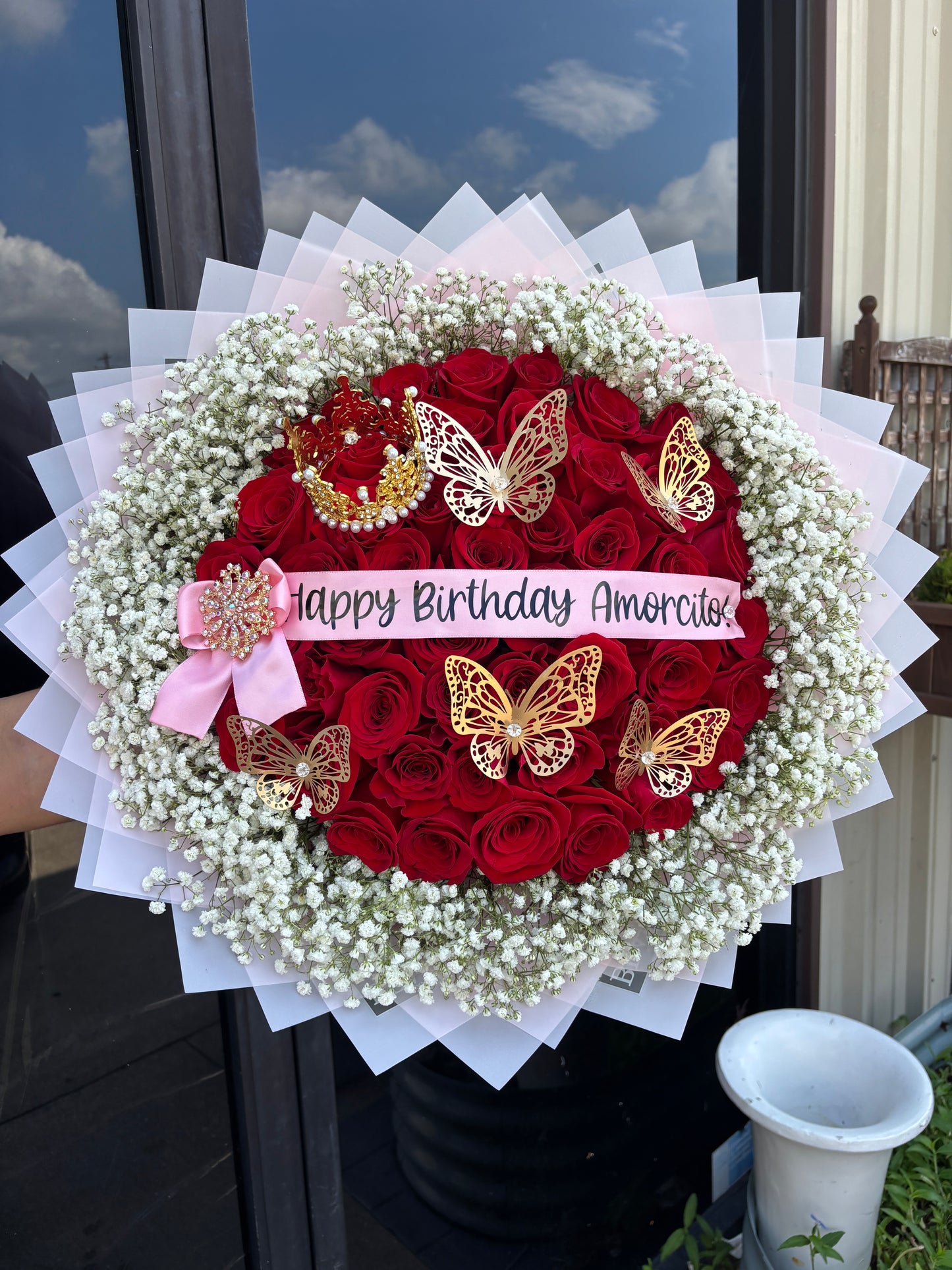 50 Finest Red Roses with babysbreath rim❤️
