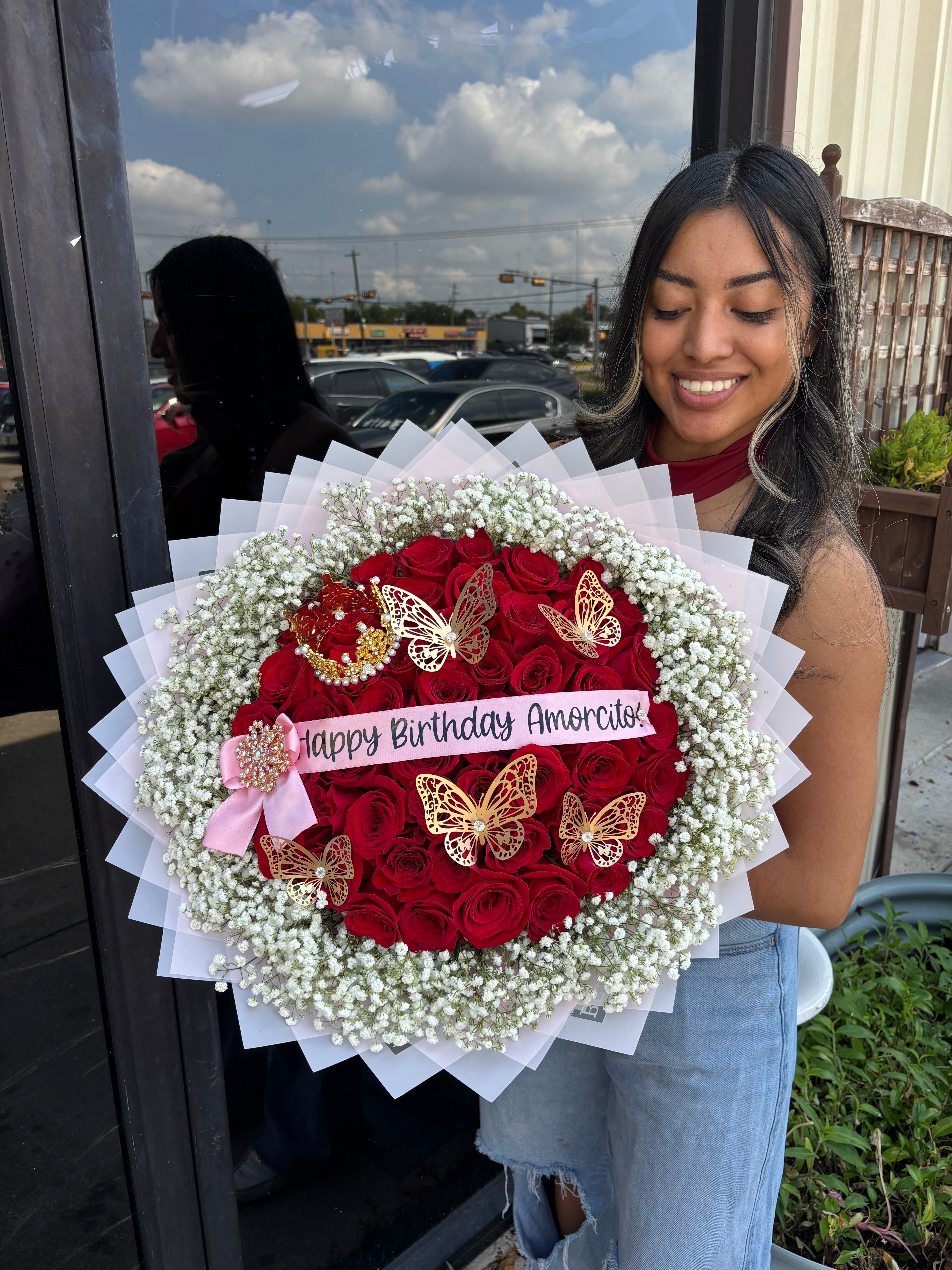 50 Finest Red Roses with babysbreath rim❤️