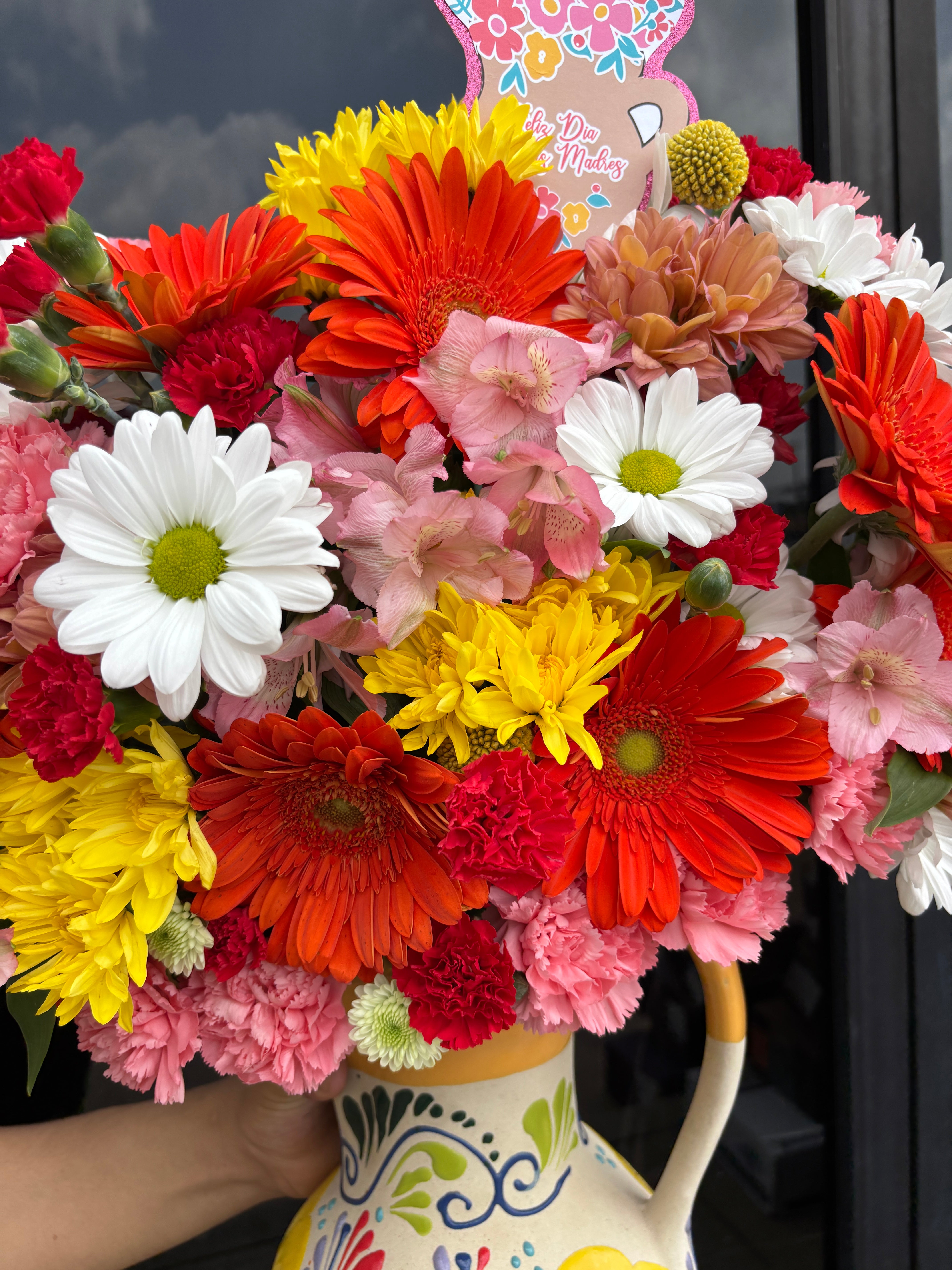 Jarron Barro Vase + Mix colorful flowers 🧡