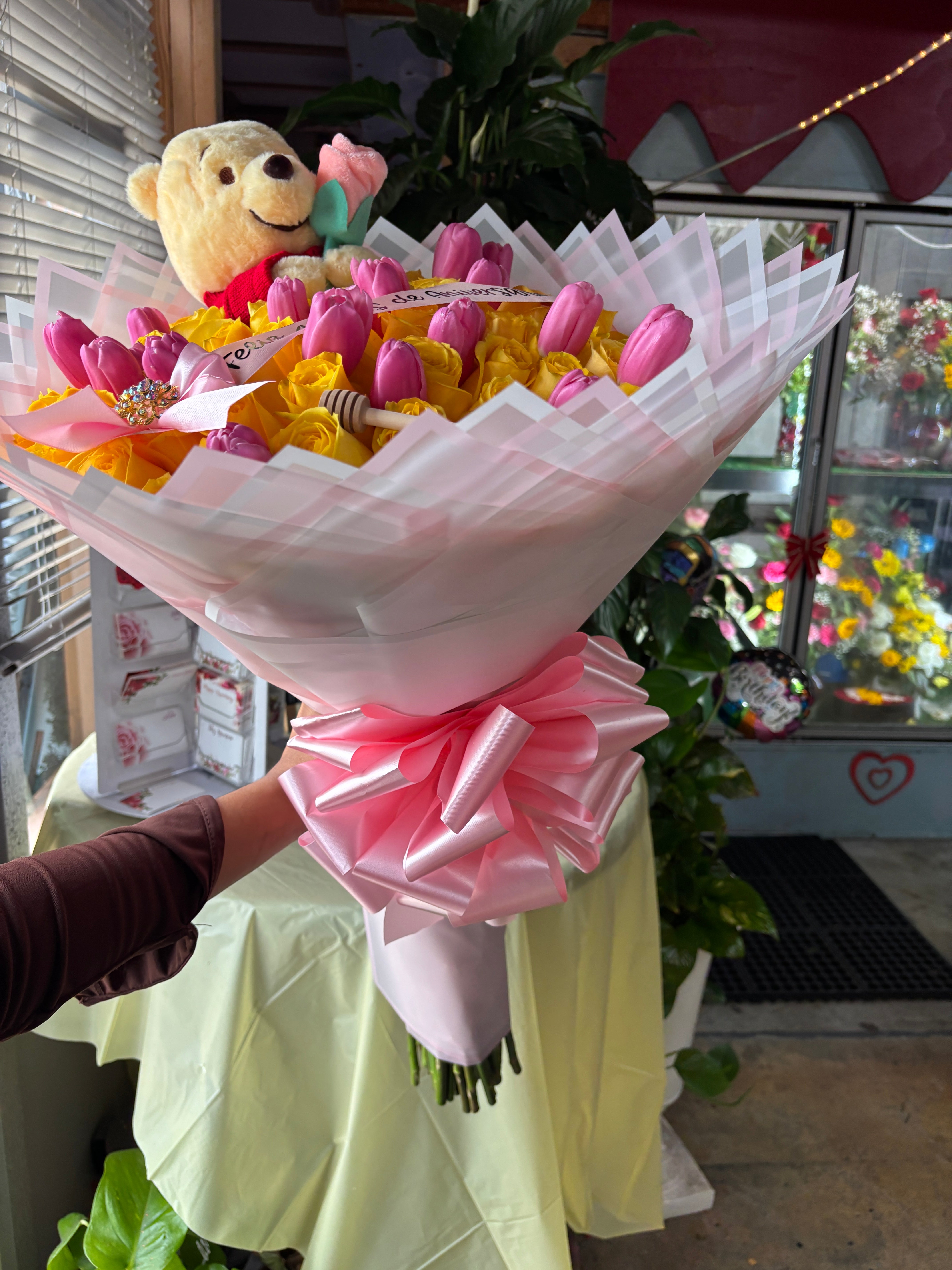 50 Honey yellow roses + 20 tulips 🌷🍯