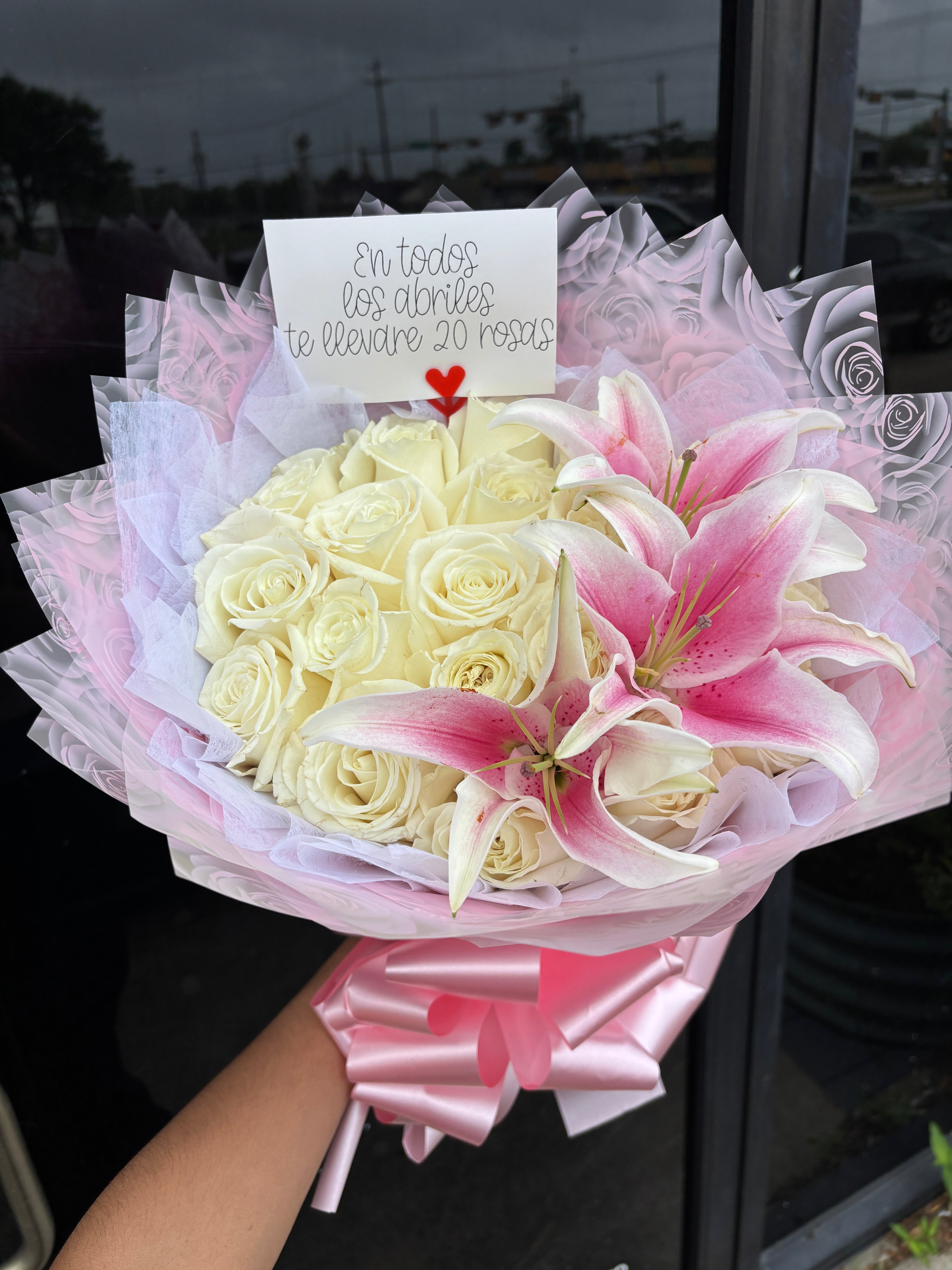 20 Roses + Lily’s 🌸💘