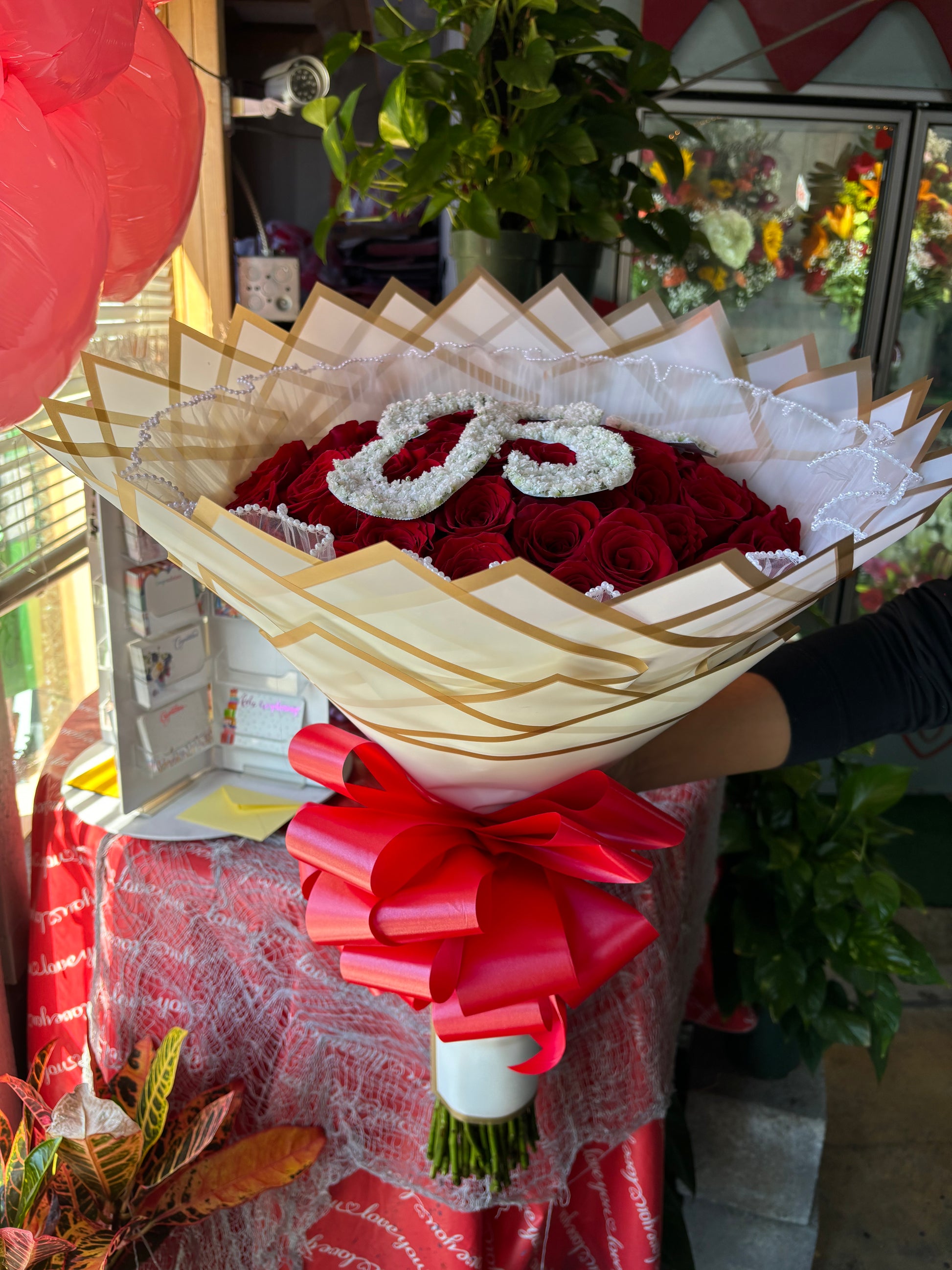 50 Red roses with Initial babysbreath Letter ♥️ – bouquetsbyrubyhtx