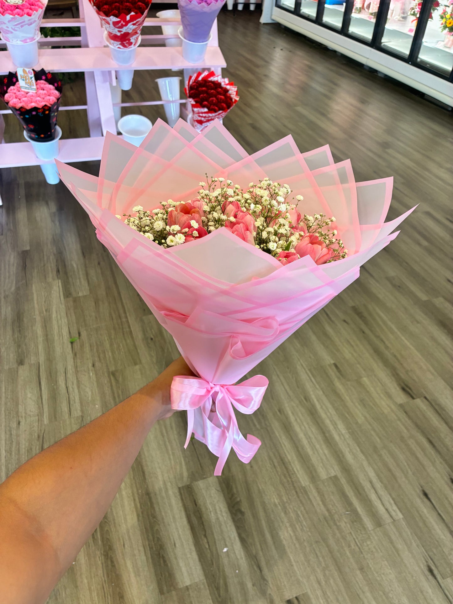 10 pink tulips mini round boquet + cloudy touch🌷