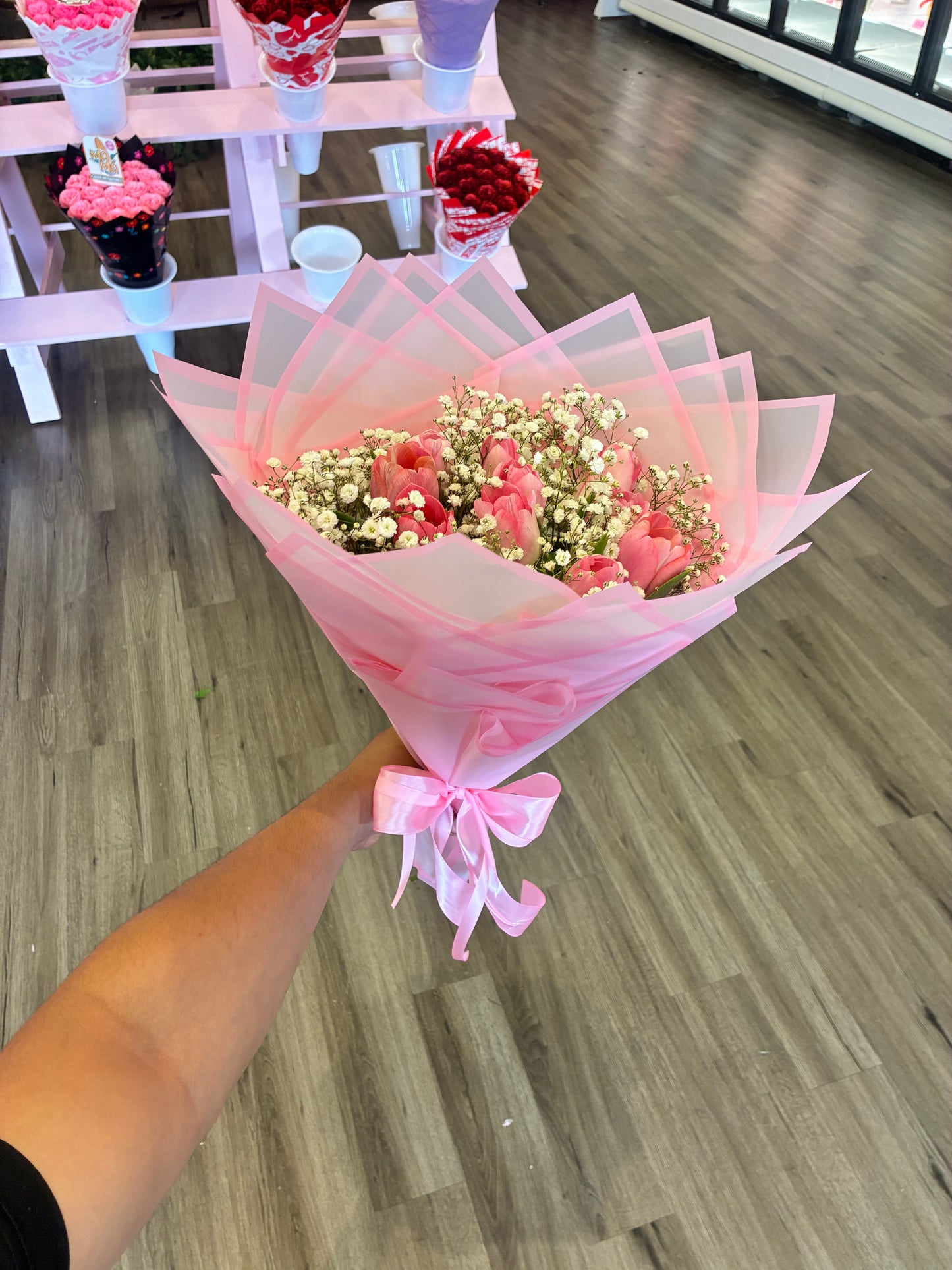 10 pink tulips mini round boquet + cloudy touch🌷