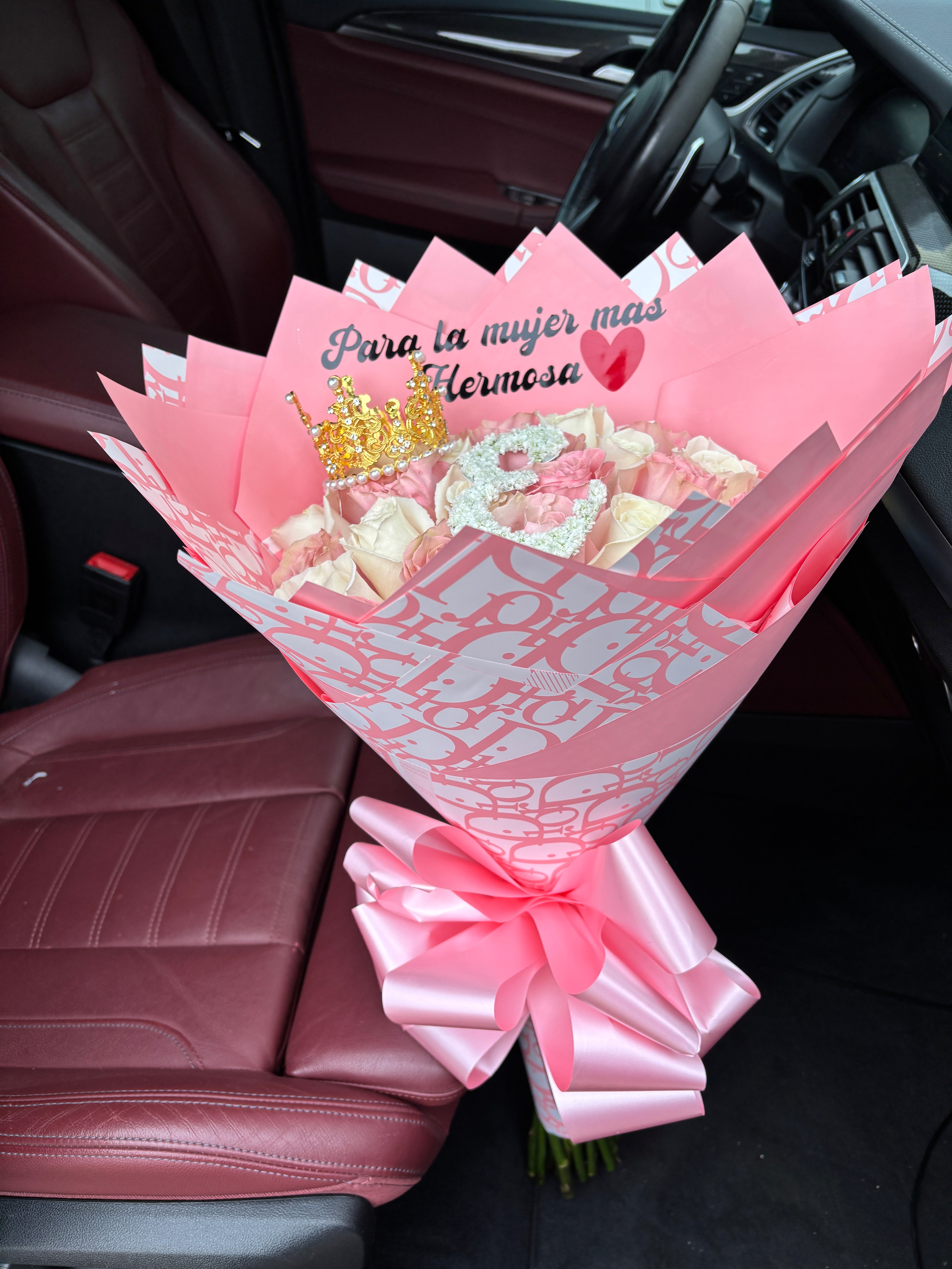 24 pink and white roses + initial  ❤️