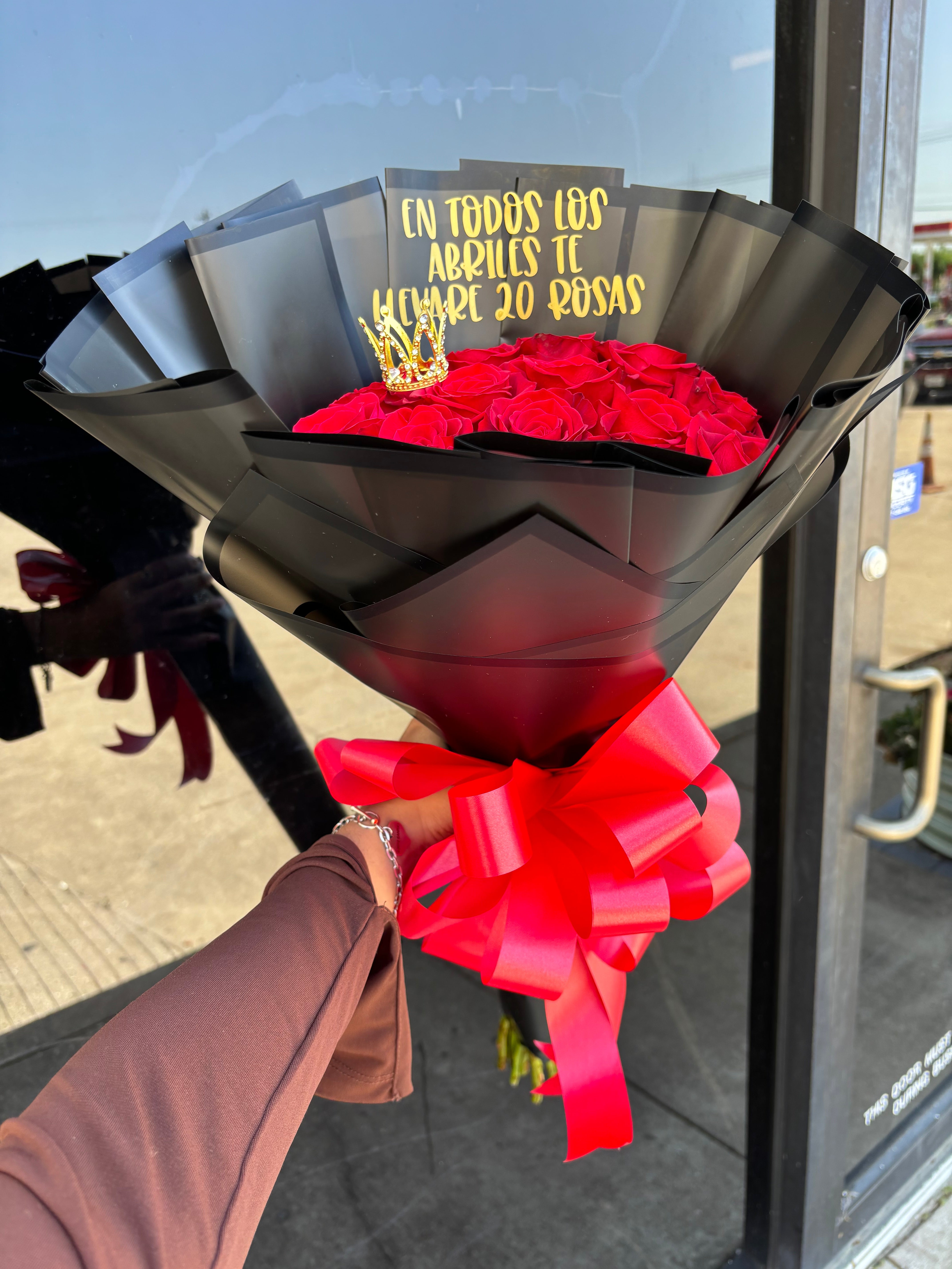20 rosas Classic with tiny crown 👑