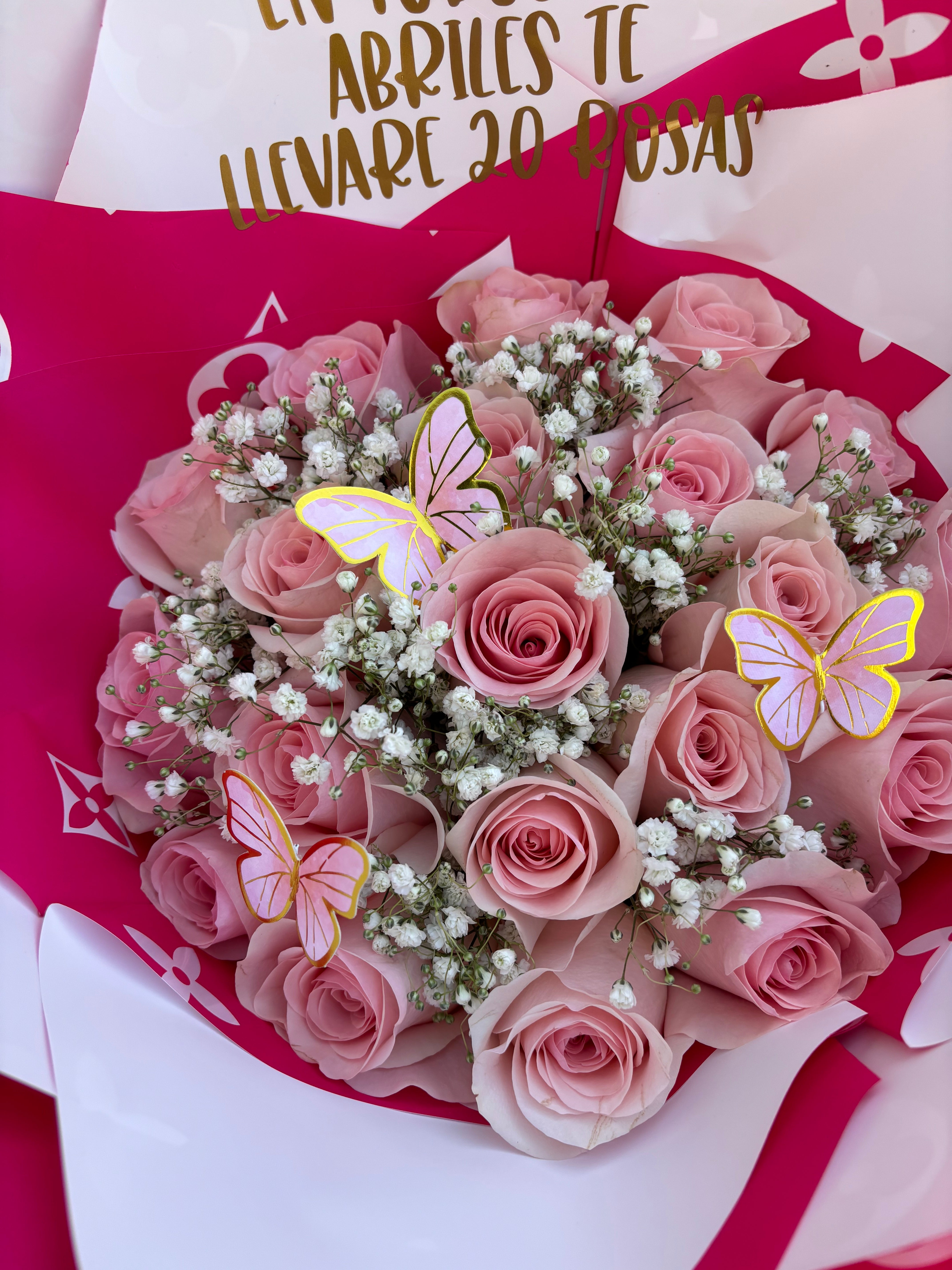 20 roses + babysbreath touch💘