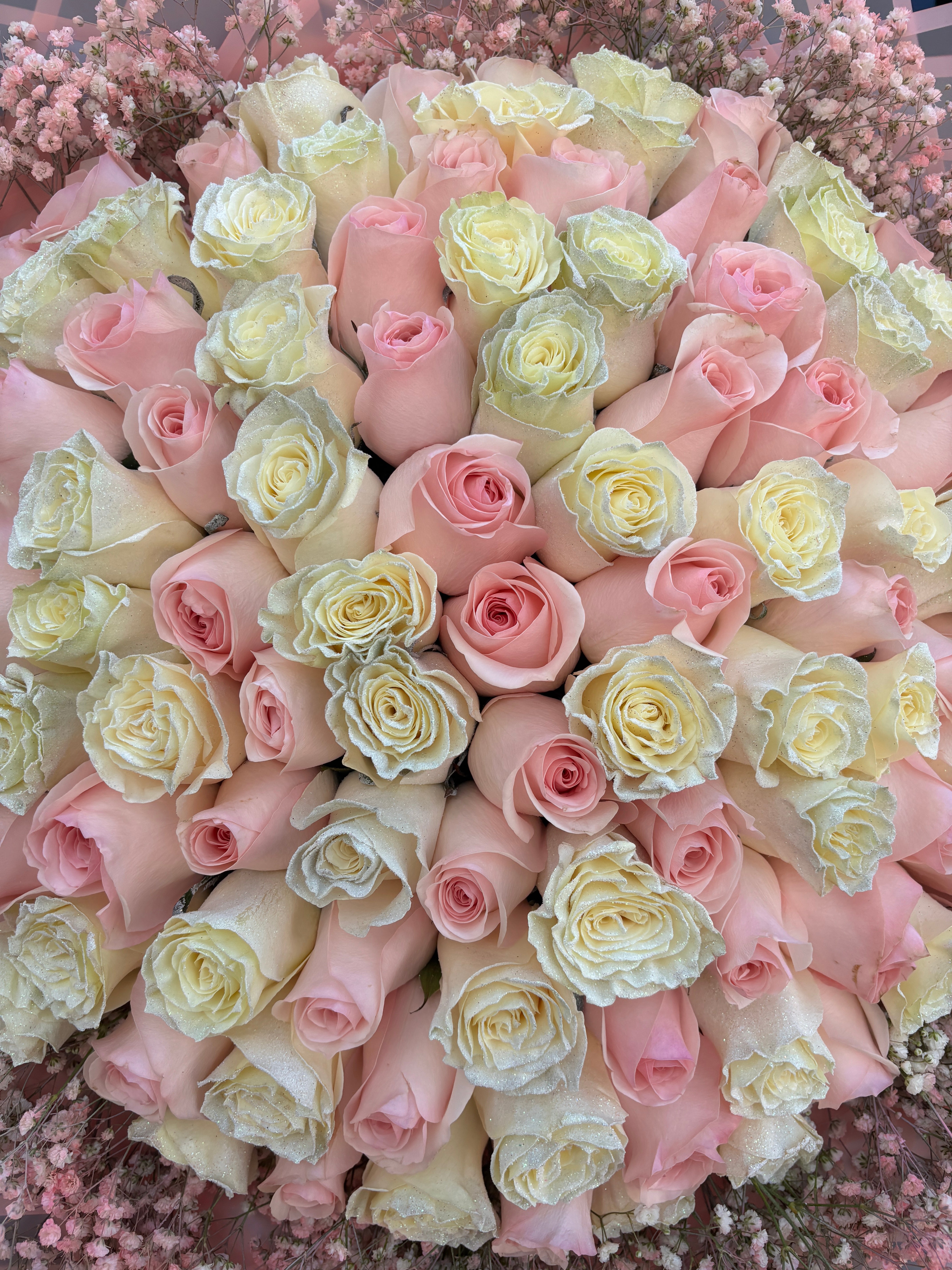 100 pinks and white  + babysbreath 🌸