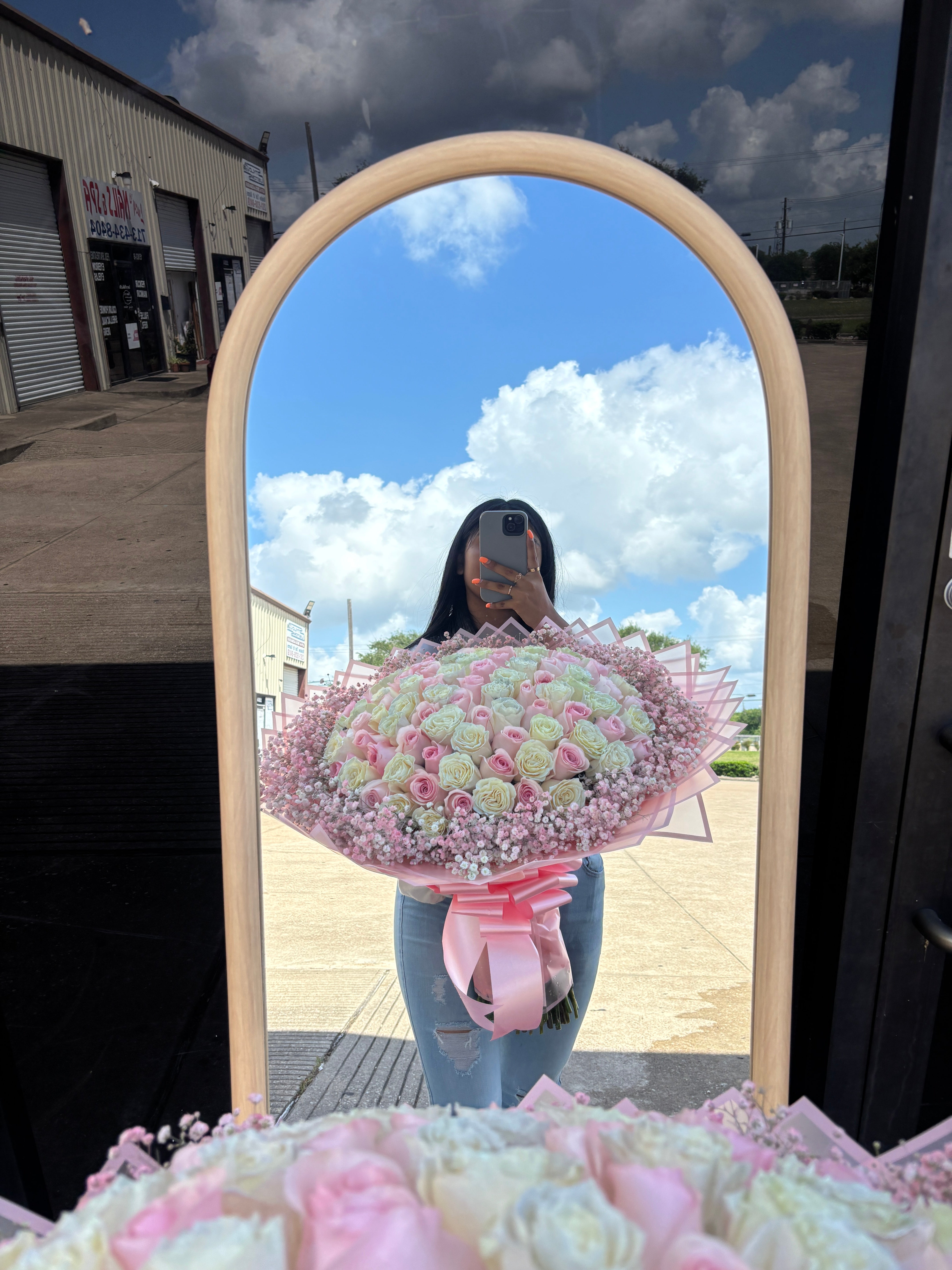 100 pinks and white  + babysbreath 🌸