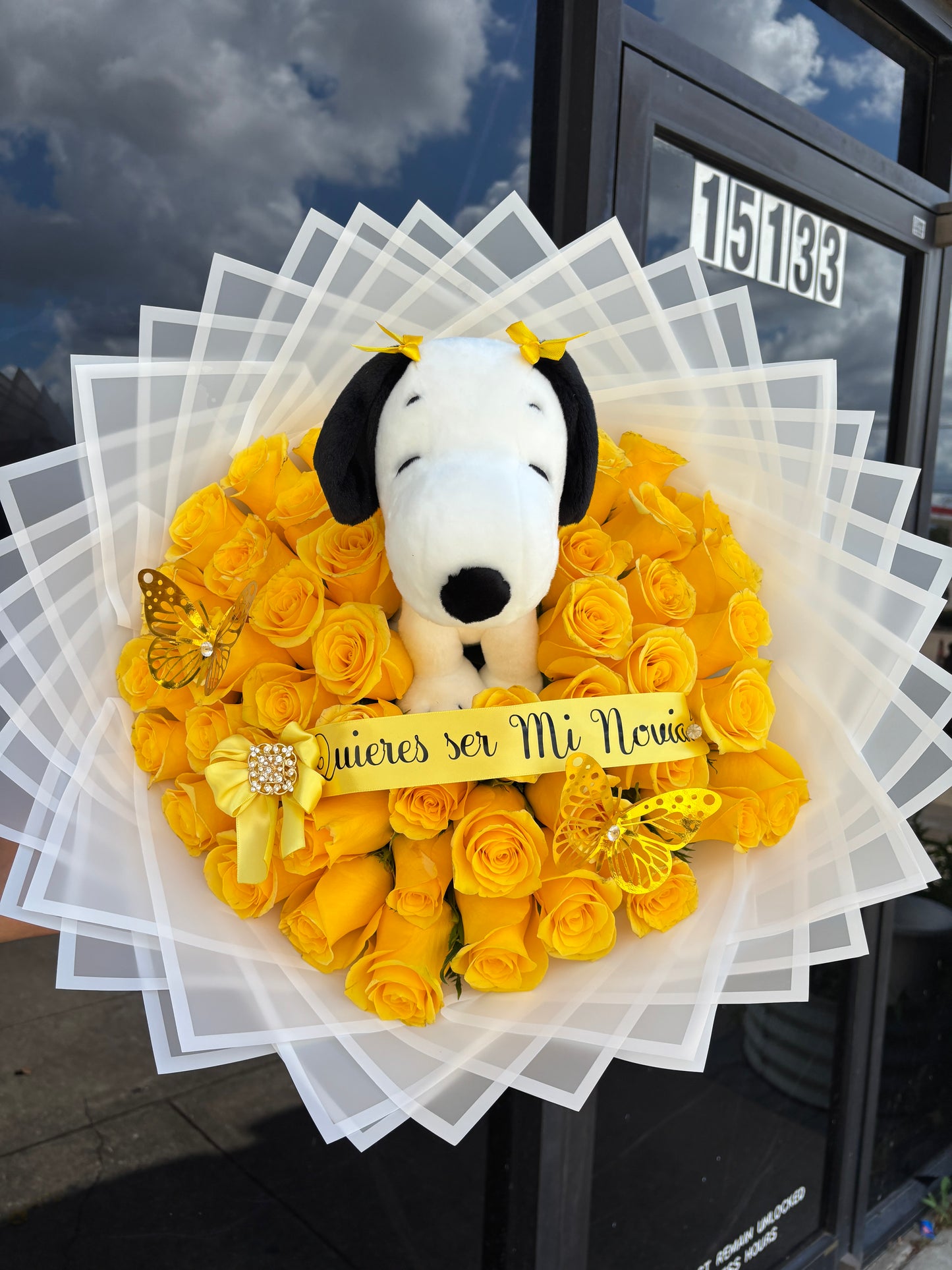 Yellow flowers for my snoopy girl💛