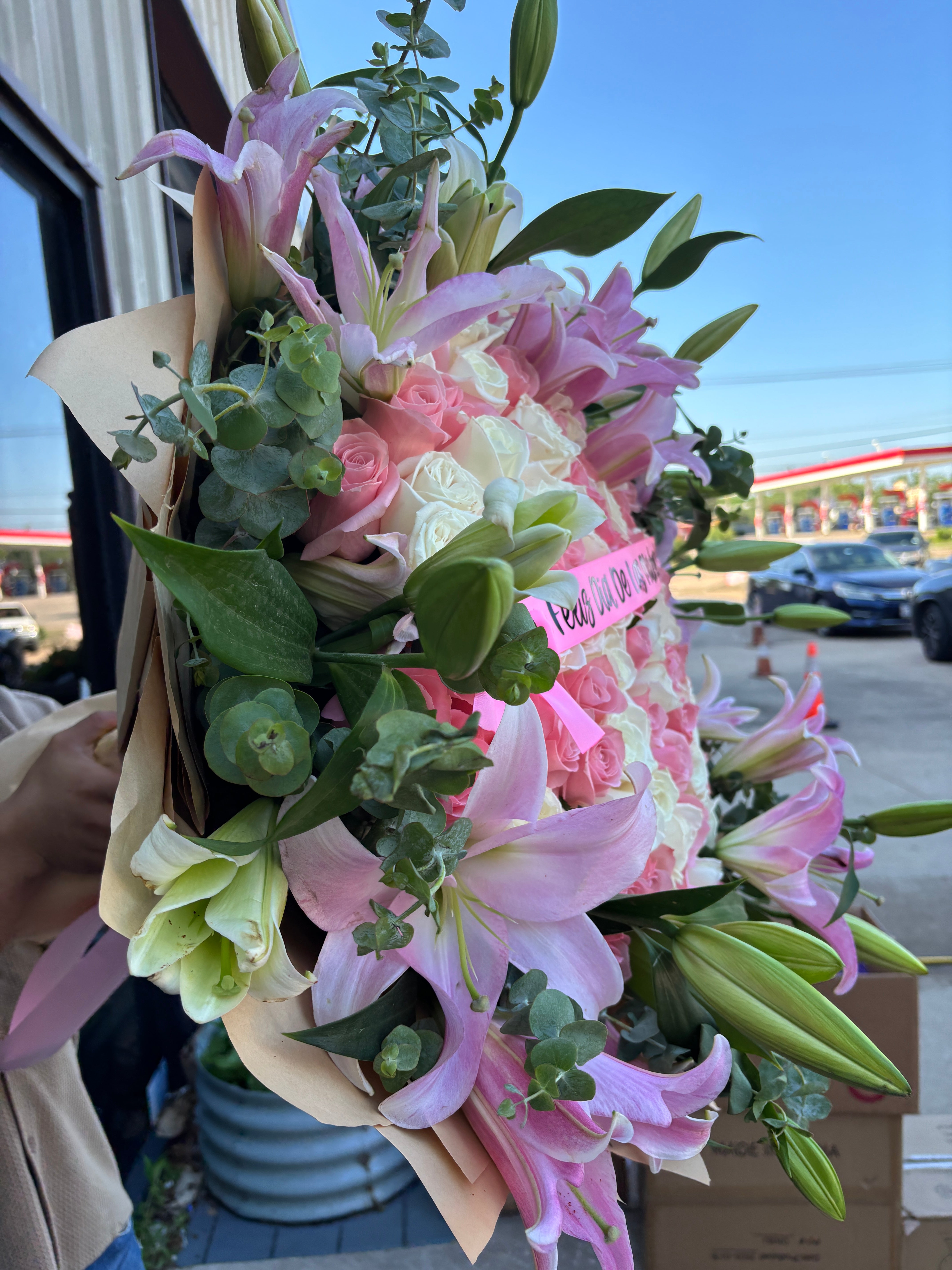 100 roses + Lily’s bouquet 🎀