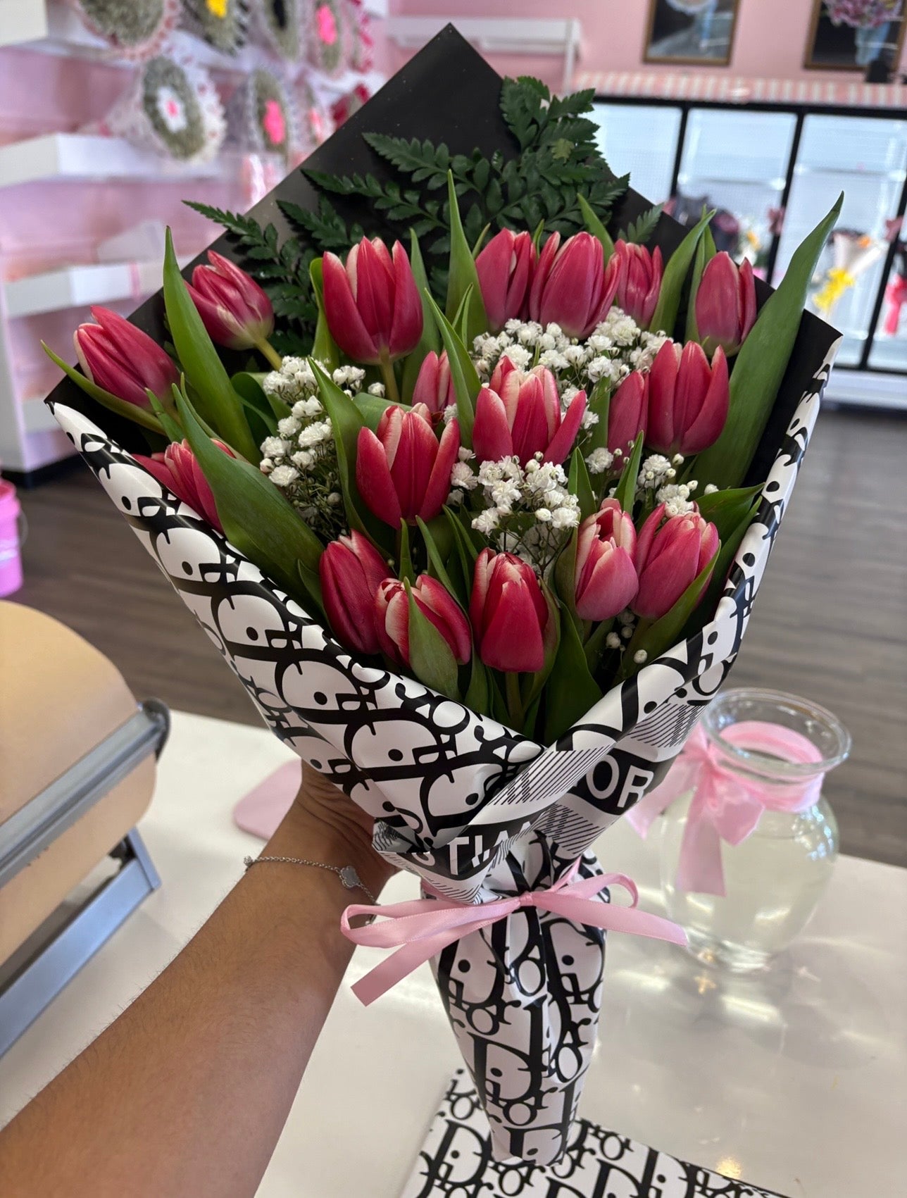 20 tulip bouquet flat style 🌷