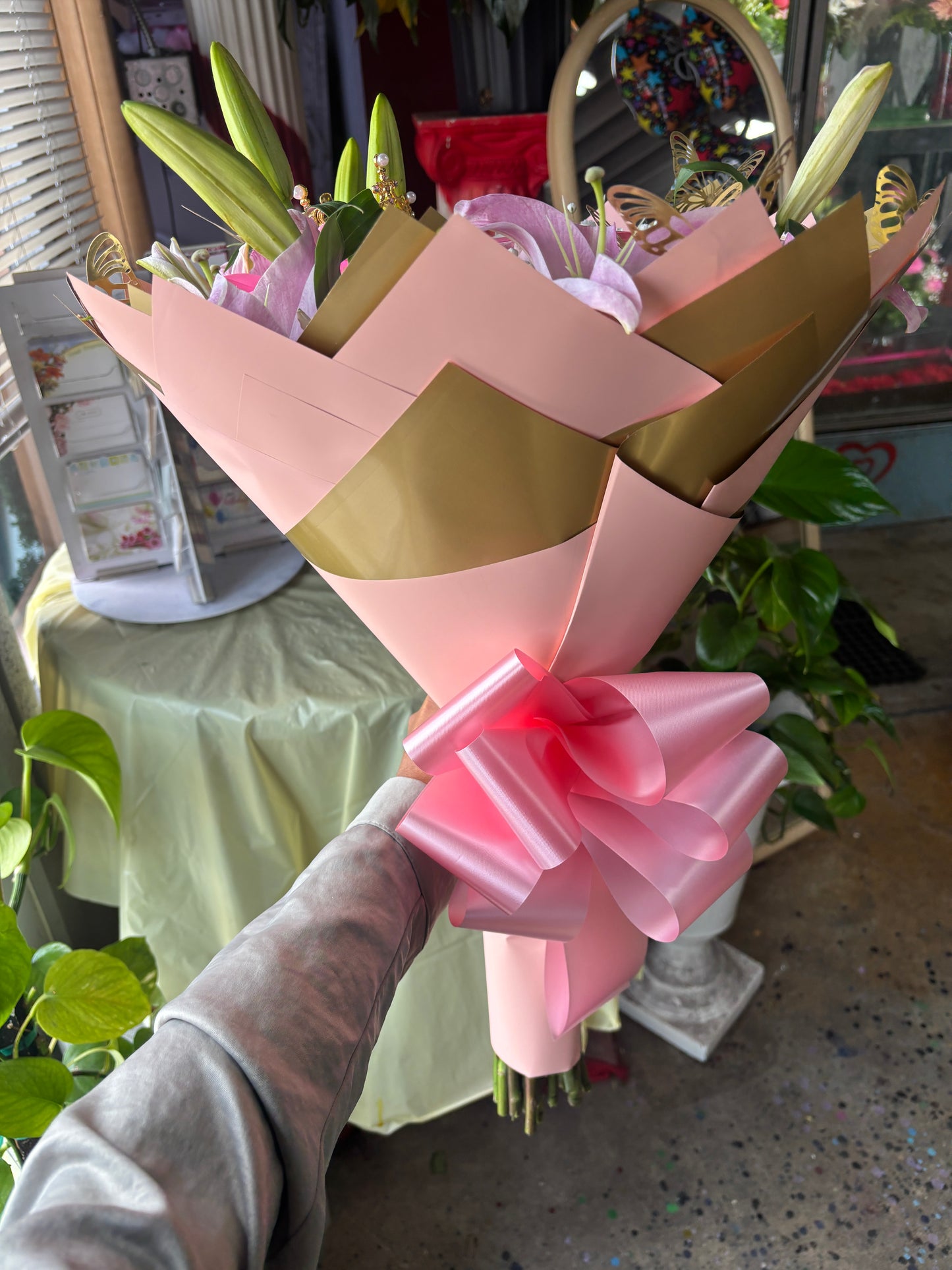 24 Pink roses and lilies touch for her<3🎀
