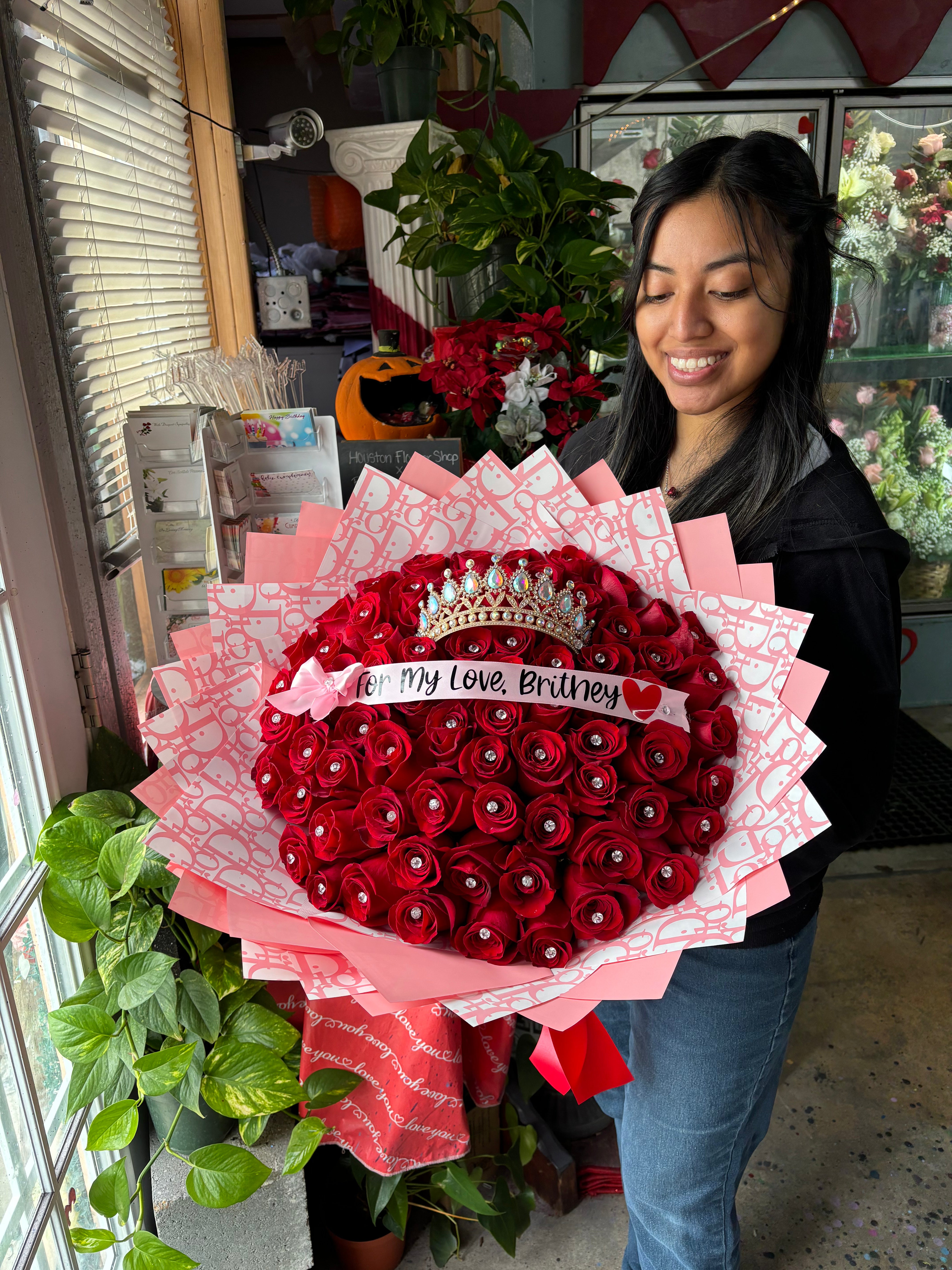 75 RED Rose ramo buchon with diamonds✨