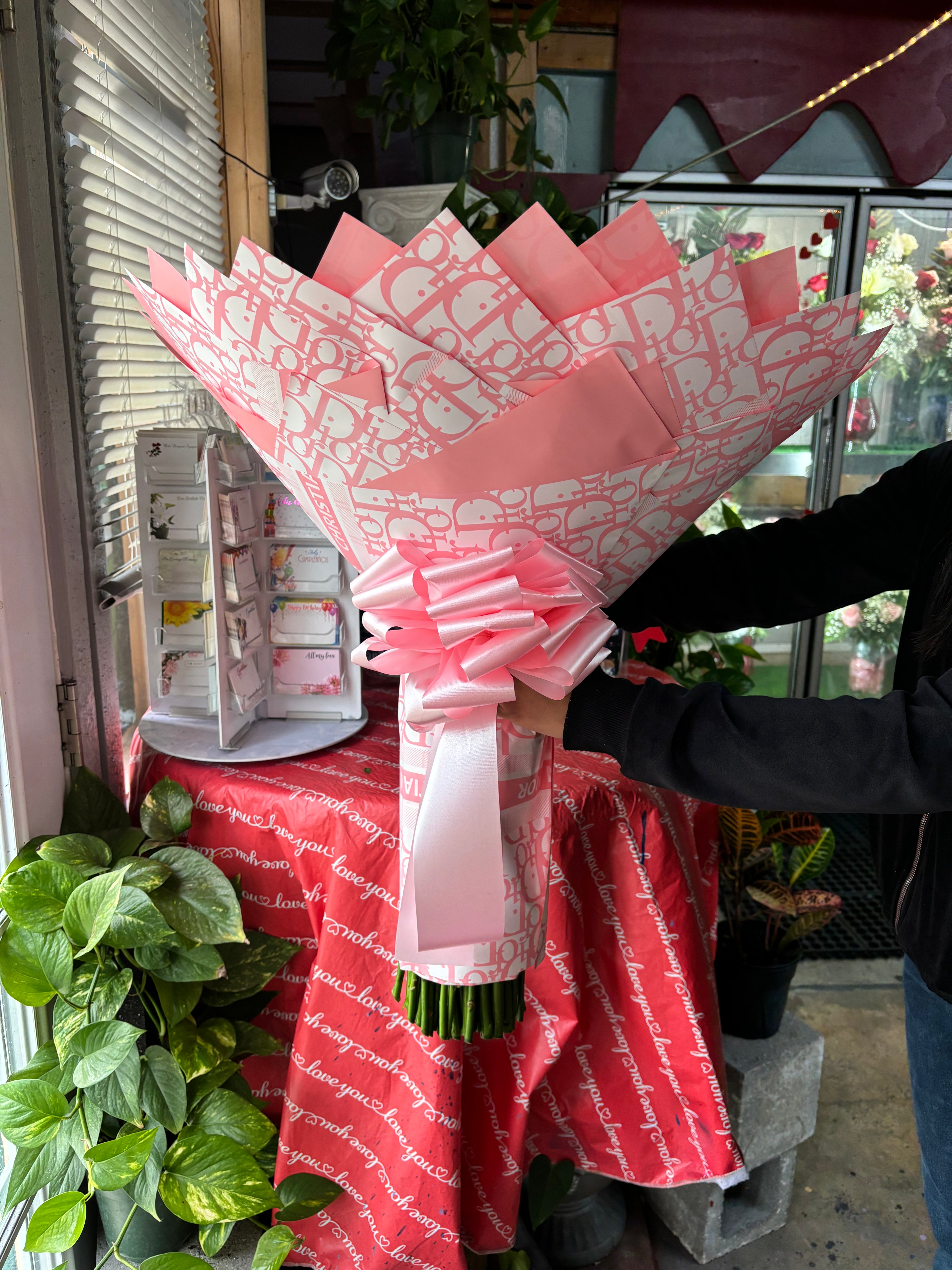 100 roses with pink heart shape 🩷