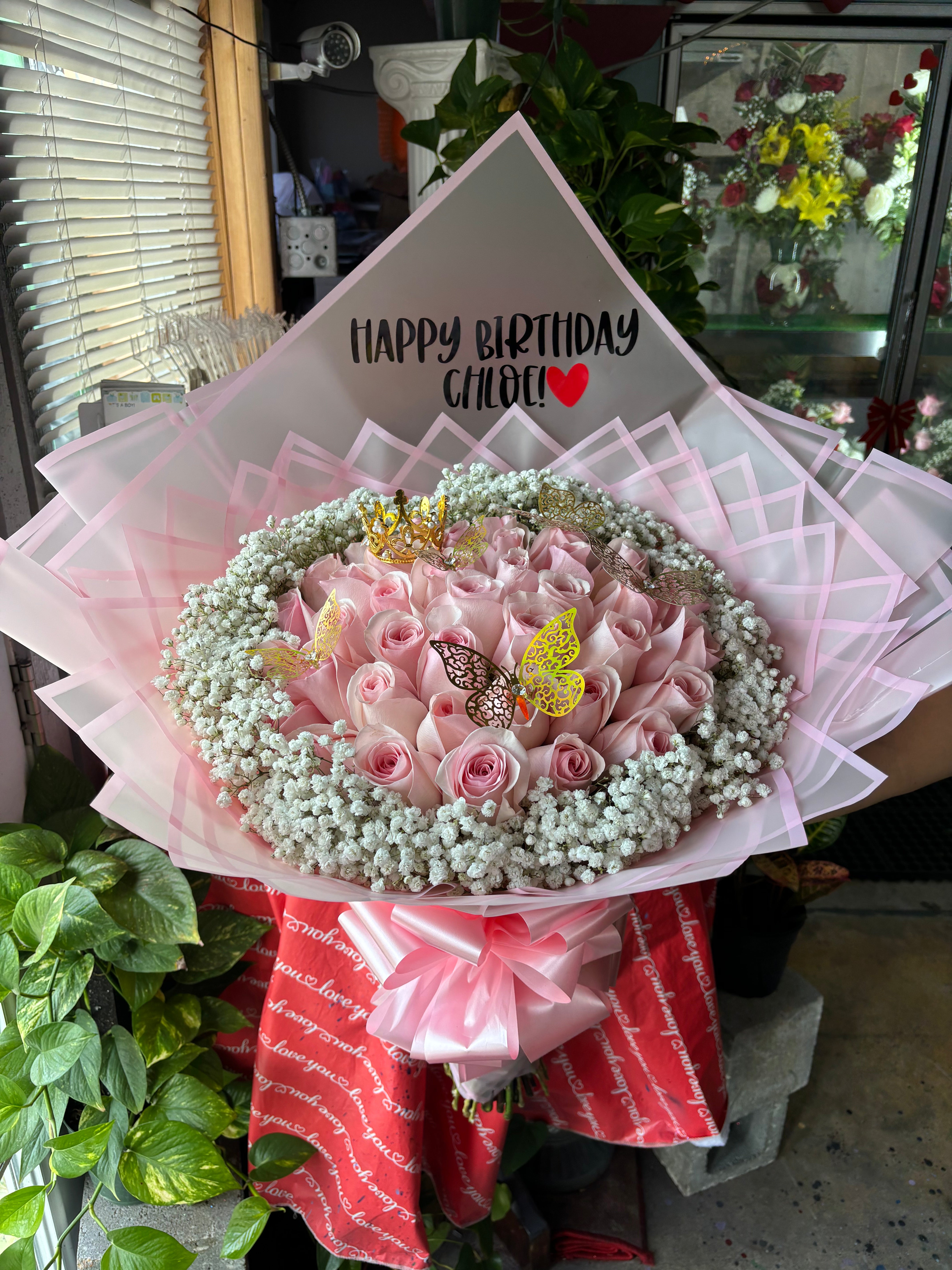 36 pink roses with babysbreath rim 🌸