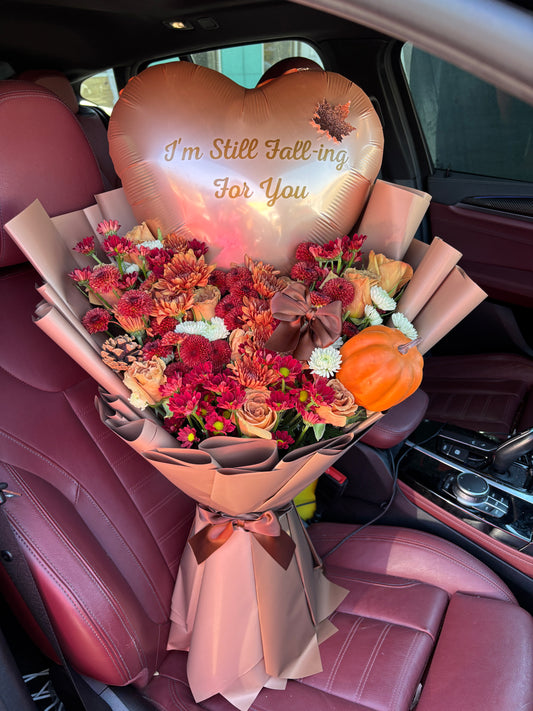 I’m falling for you 🍂🤎 Balloon + flower bouquet