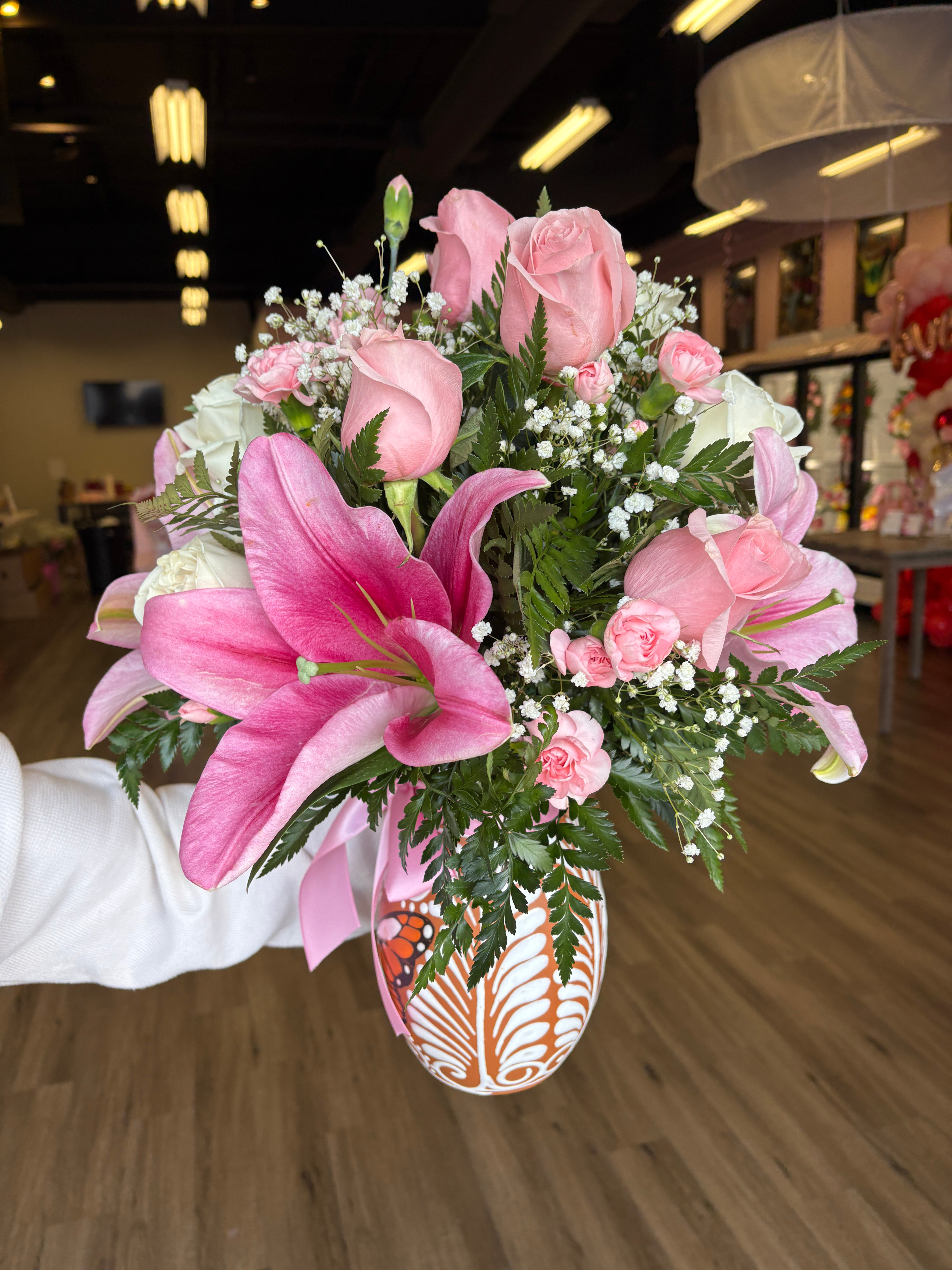 Lilys and roses Barro Vase 🌸