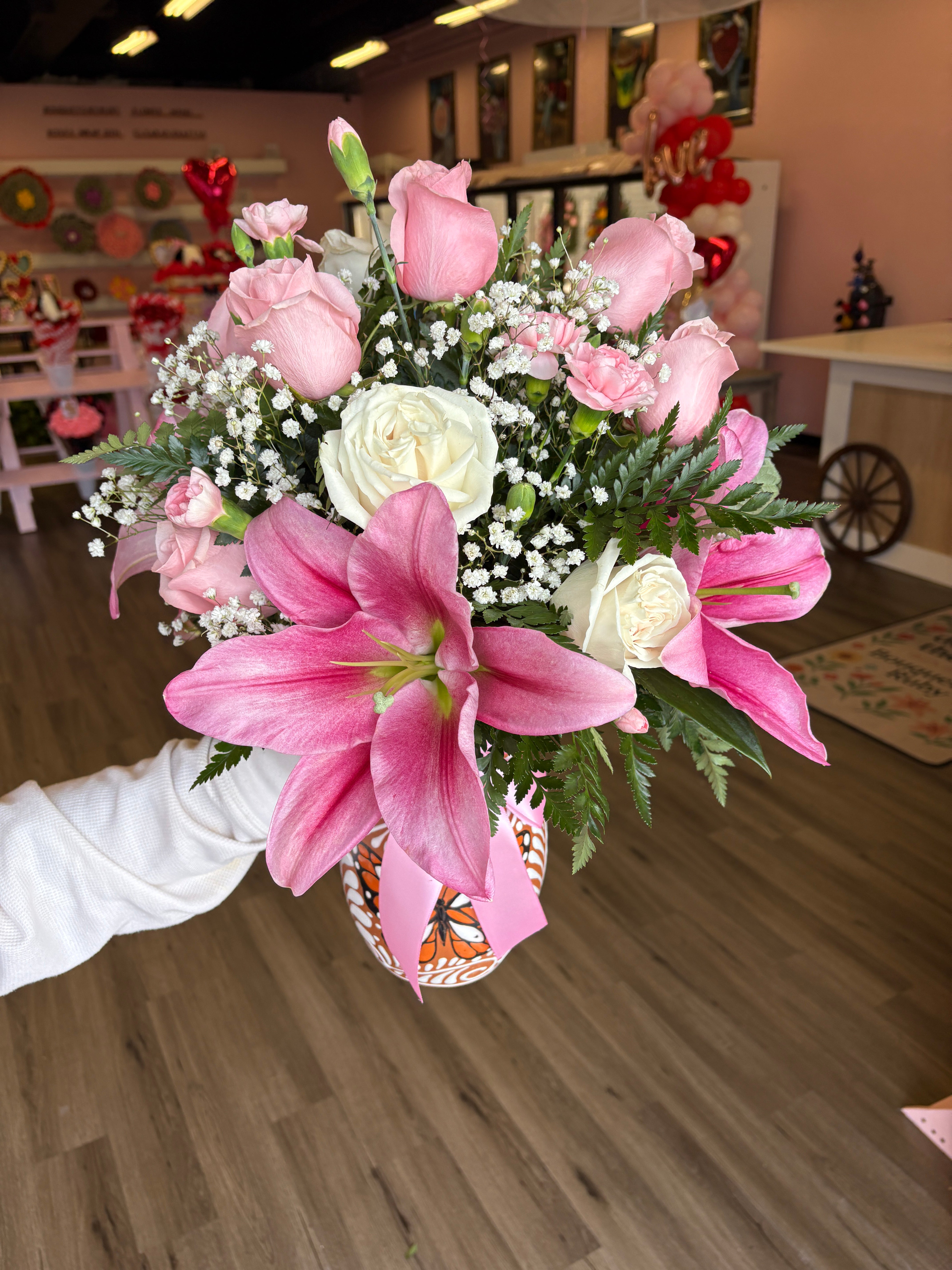 Lilys and roses Barro Vase 🌸