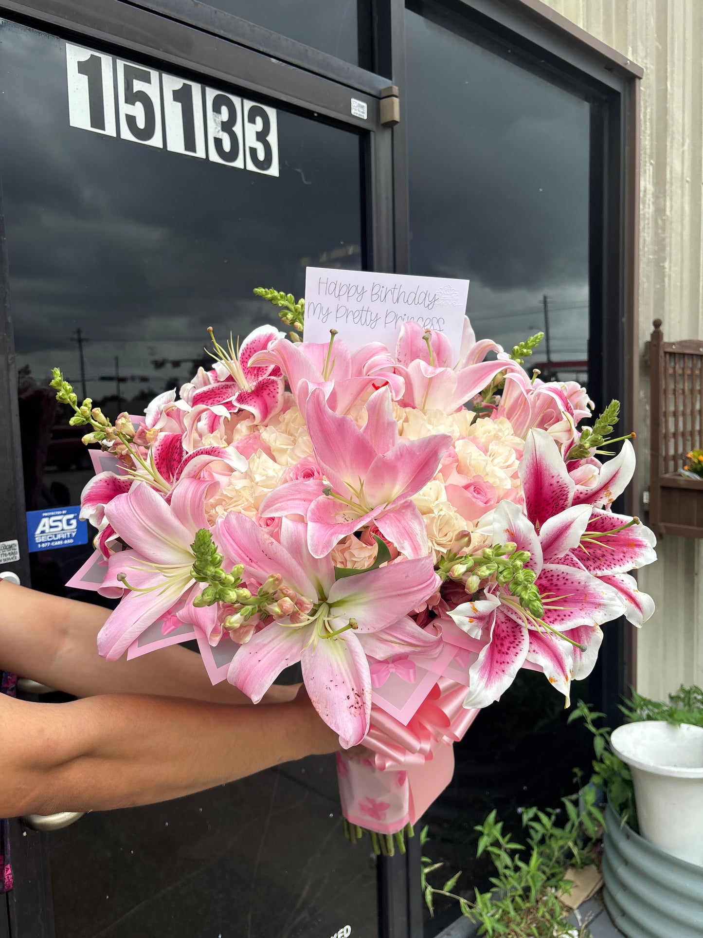 50 roses + lily rim 🎀