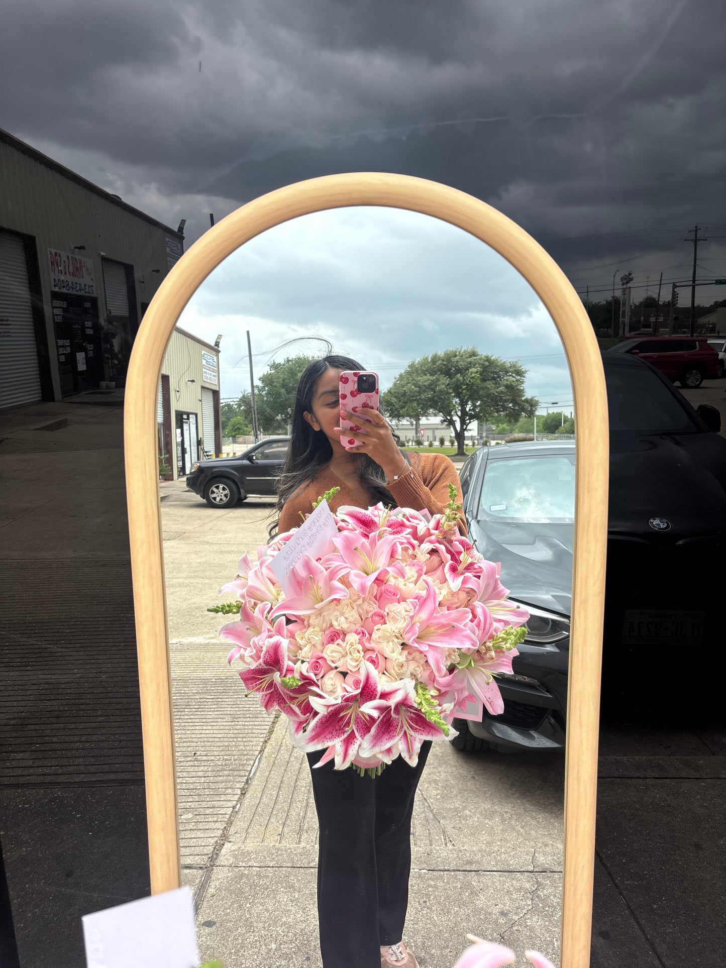 50 roses + lily rim 🎀