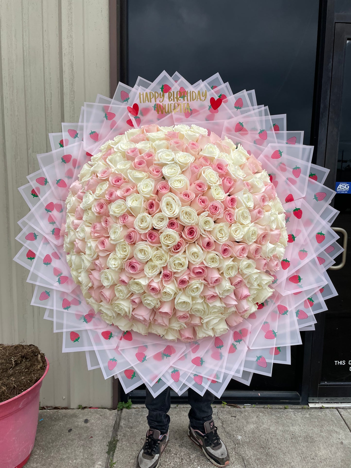 200 Roses(DM TO ORDER THIS BOUQUET) ‼️